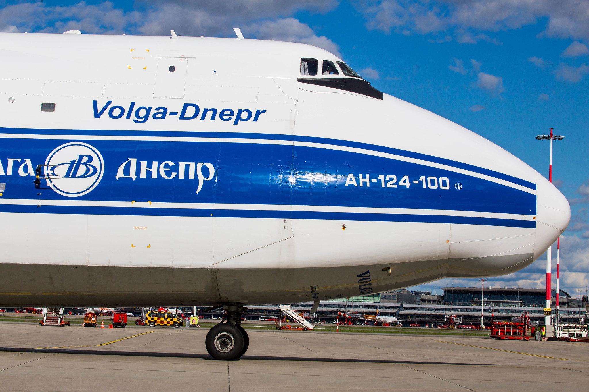 2. Vorfeldrundfahrt: Antonow An-124-100