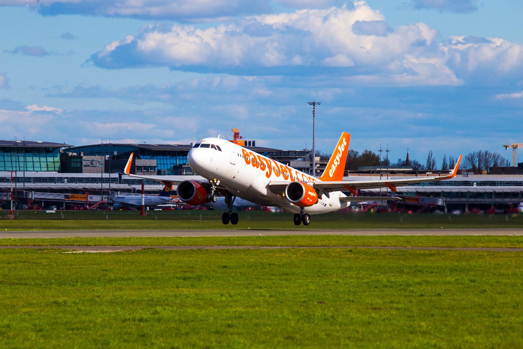 Hamburg Airport: easyJet (U2 / EZY) |  Airbus A320-214 A320 | G-EZWG | MSN 5318