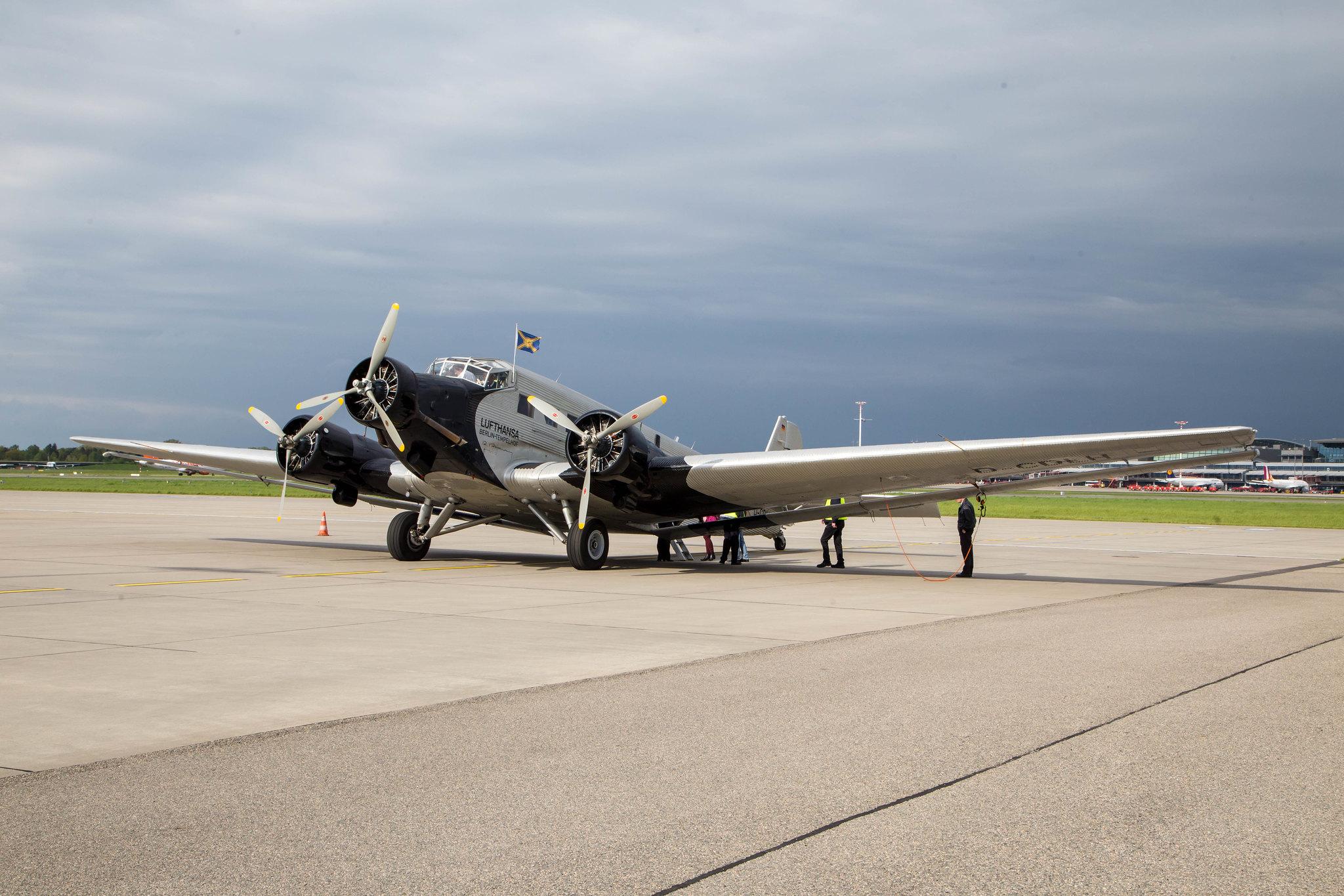 Hamburg Airport: Lufthansa Traditionsflug |  Junkers Ju 52/3mg8e JU52 | D-CDLH (D-AQUI) | MSN 130714