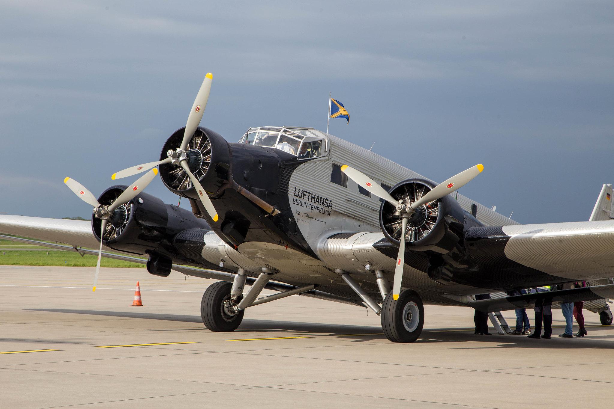 Hamburg Airport: Lufthansa Traditionsflug |  Junkers Ju 52/3mg8e JU52 | D-CDLH (D-AQUI) | MSN 130714