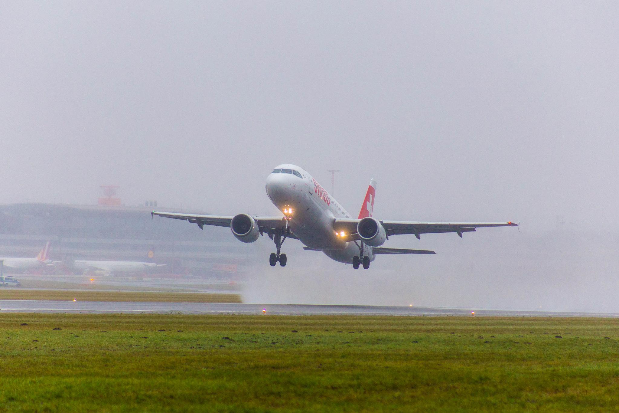 Hamburg Airport: Swiss (LX / SWR) |  Airbus A320-214 A320 | HB-IJI | MSN 0577