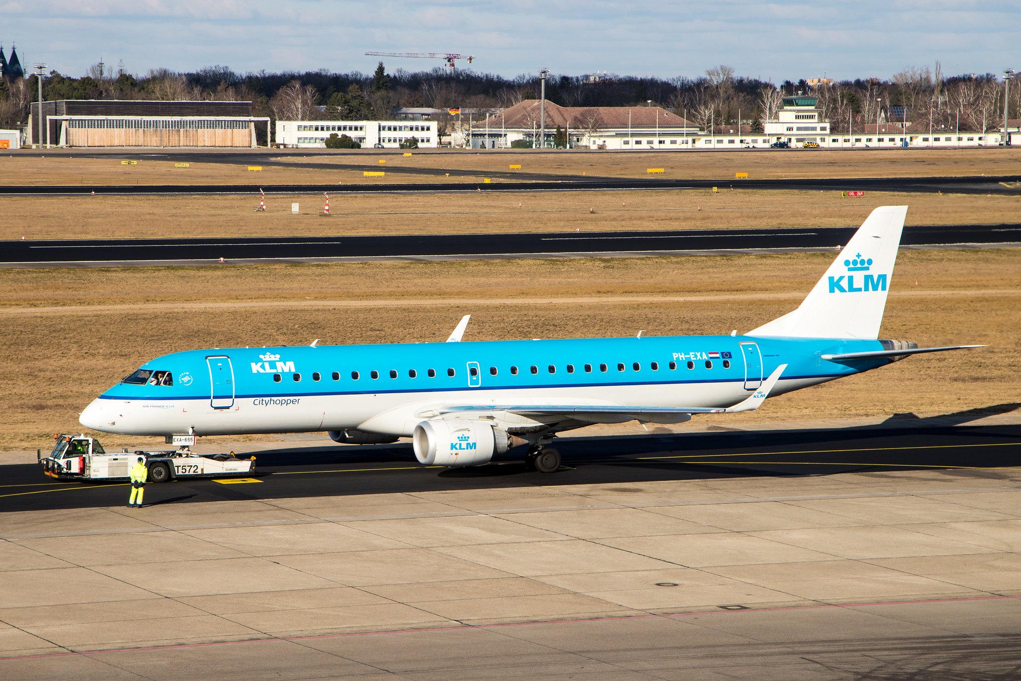 Flughafen Berlin Tegel (TXL): KLM Cityhopper Embraer ERJ-190STD E190 PH-EXA
