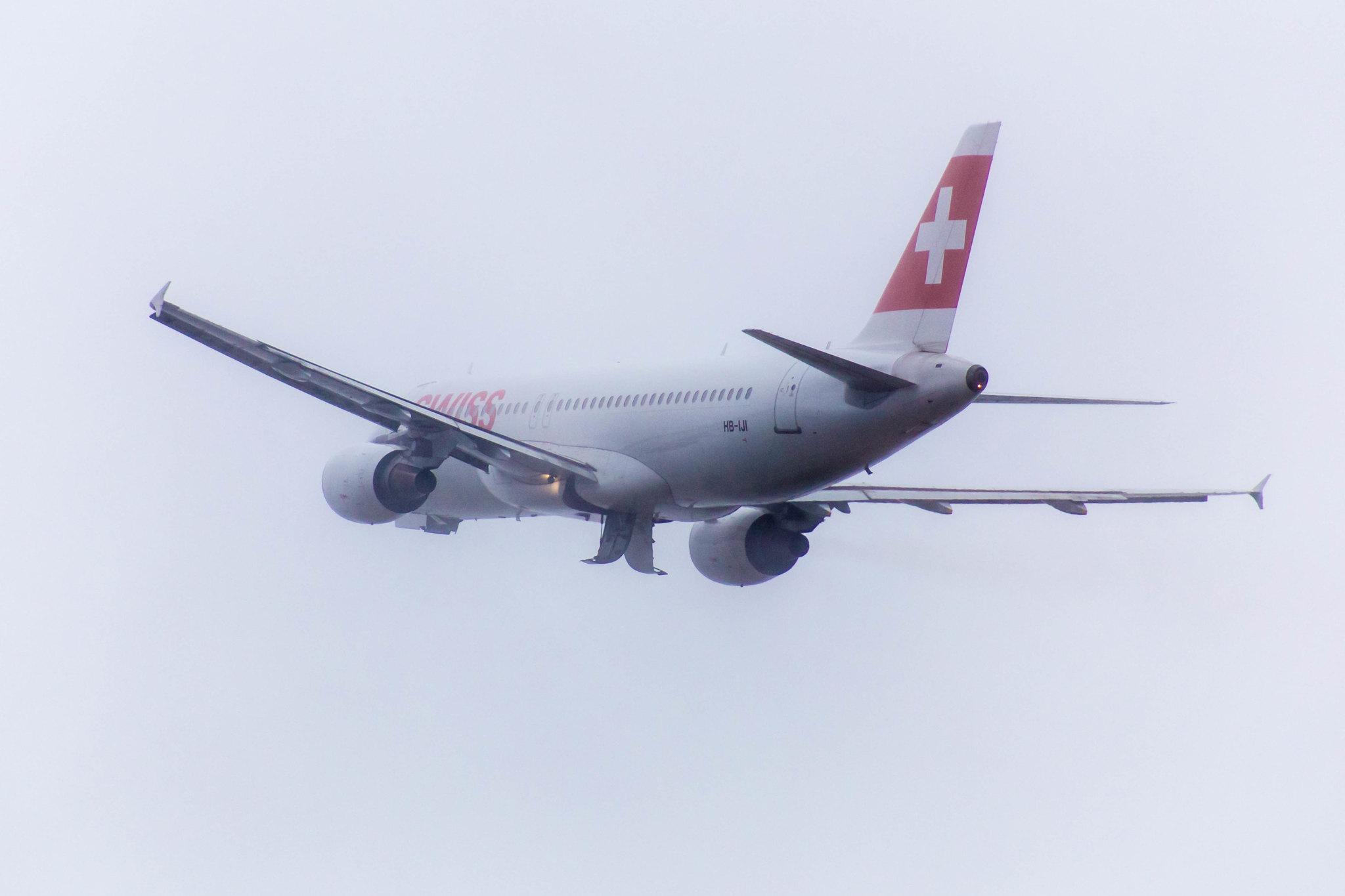 Hamburg Airport: Swiss (LX / SWR) |  Airbus A320-214 A320 | HB-IJI | MSN 0577