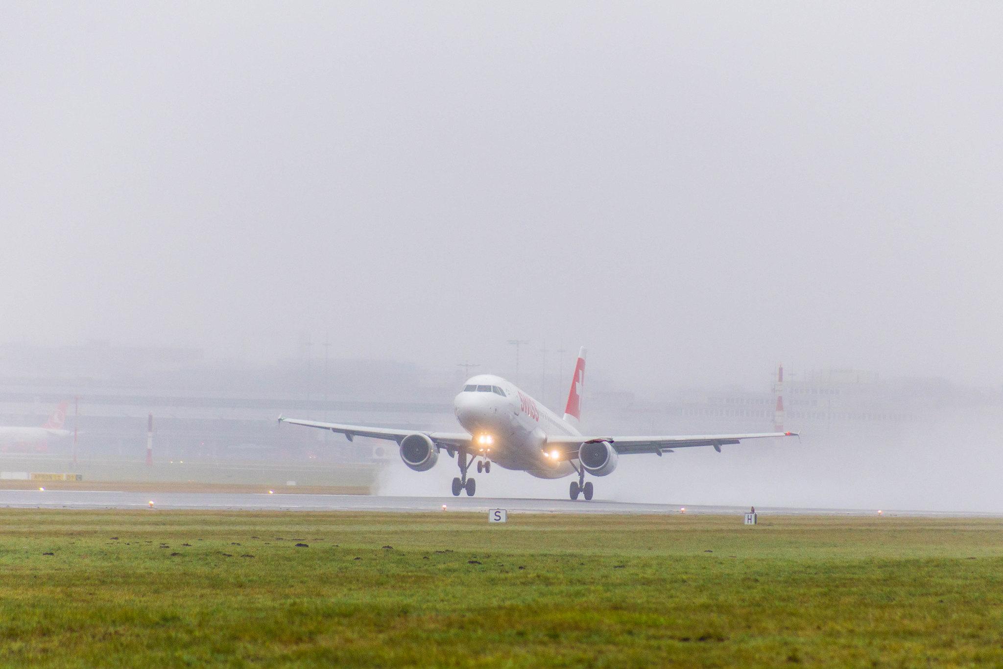 Hamburg Airport: Swiss (LX / SWR) |  Airbus A320-214 A320 | HB-IJI | MSN 0577