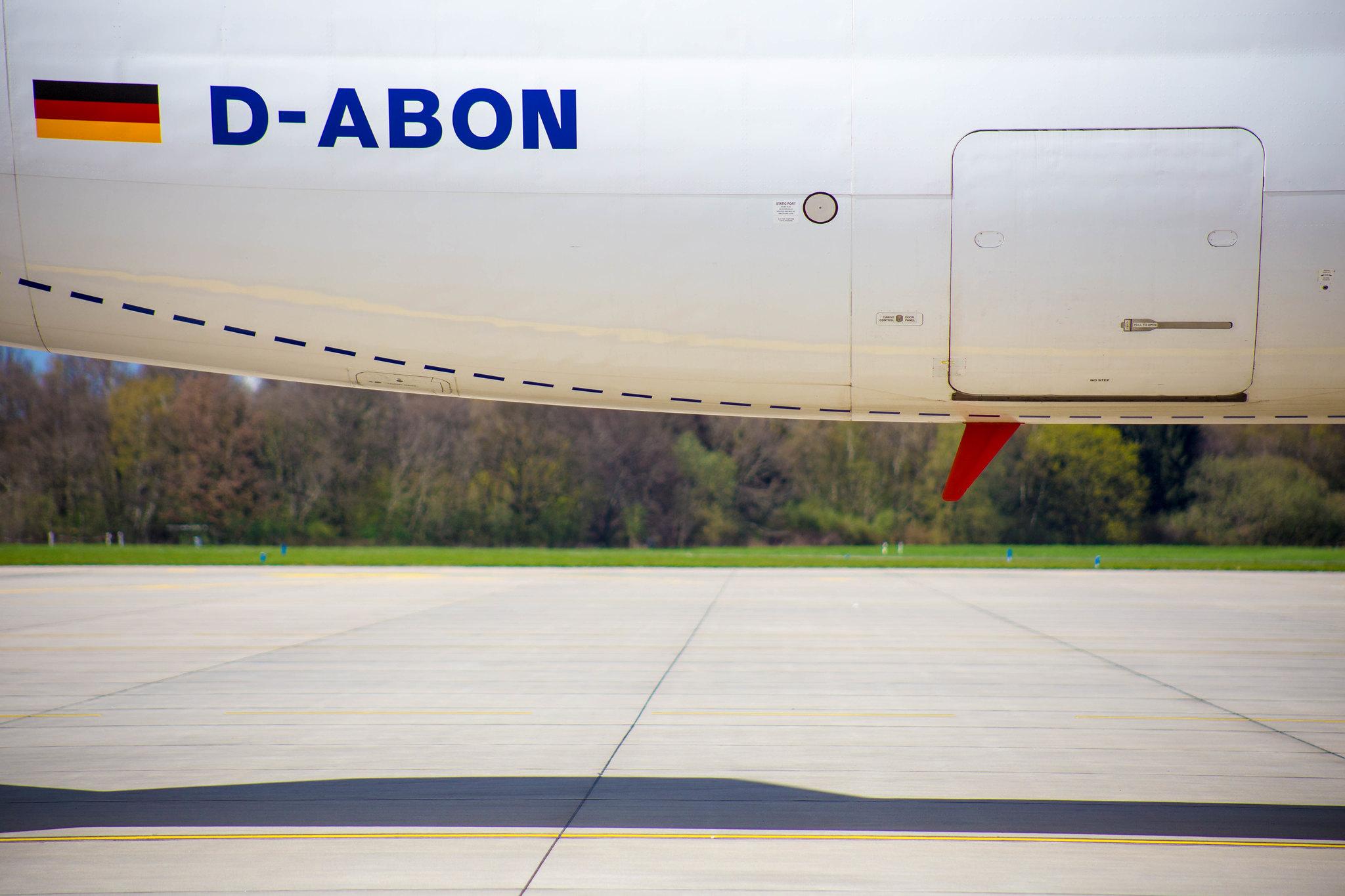 Hamburg Airport: Condor (DE / CFG) |  Livery: Wir Lieben Fliegen Livery |  Boeing 757-330 B753 | D-ABON | MSN 29023