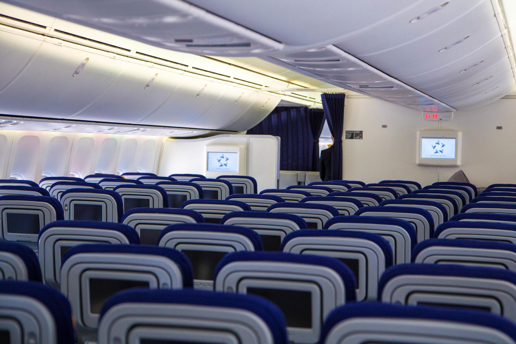 ILA: Lufthansa (LH / DLH) | Livery: Fanhansa Siegerflieger Livery | Boeing 747-830 B748 | D-ABYI | MSN 37833 | Economy