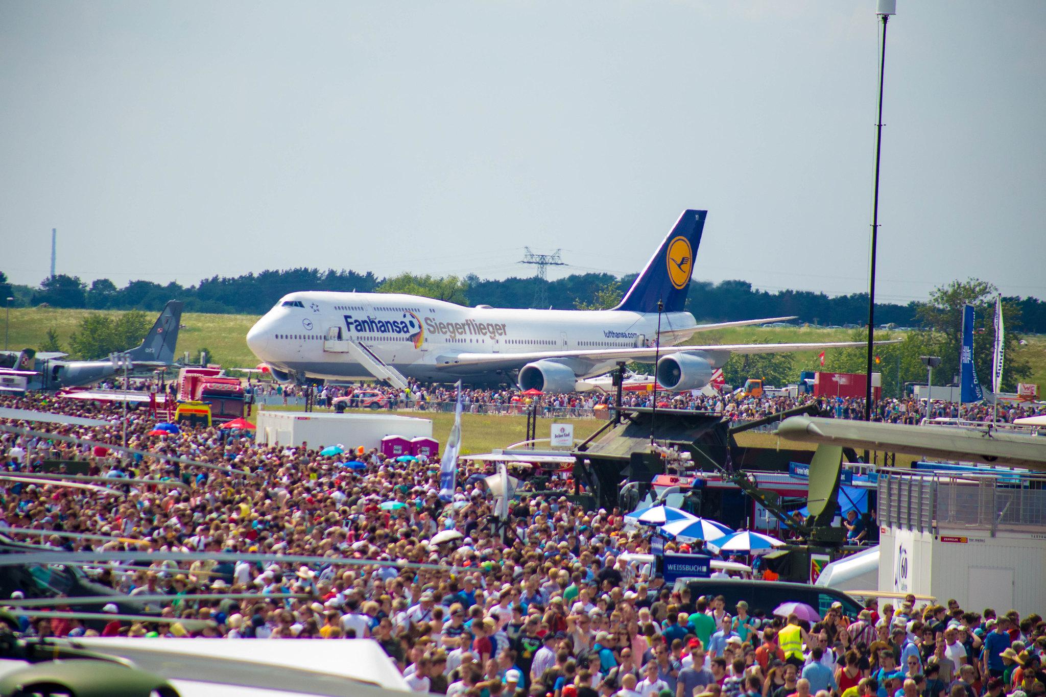 ILA: Lufthansa (LH / DLH) | Livery: Fanhansa Siegerflieger Livery | Boeing 747-830 B748 | D-ABYI | MSN 37833