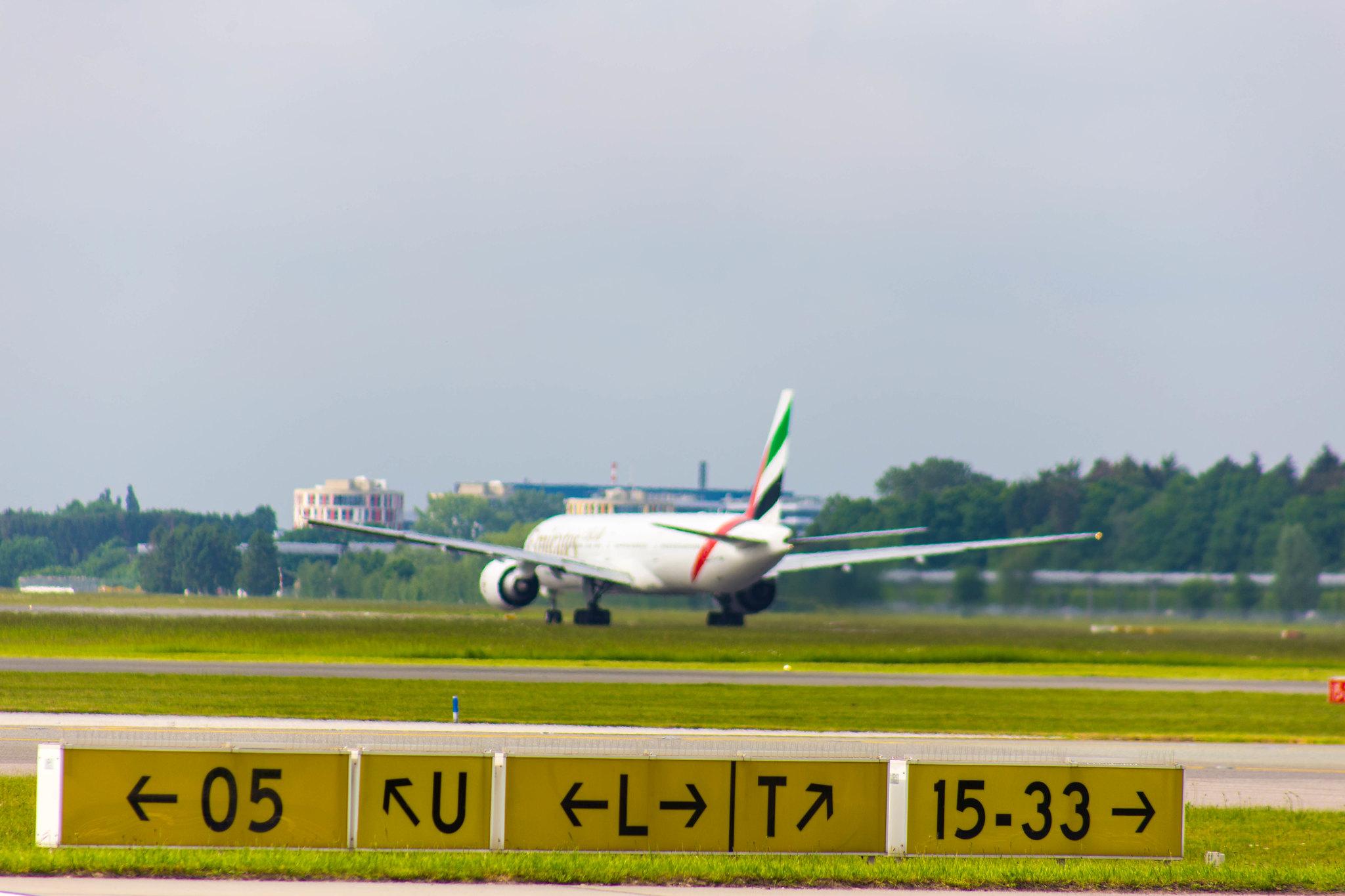 Hamburg Airport: Emirates (EK / UAE) |  Boeing 777-31H(ER) B77W | A6-ENR | MSN 41364