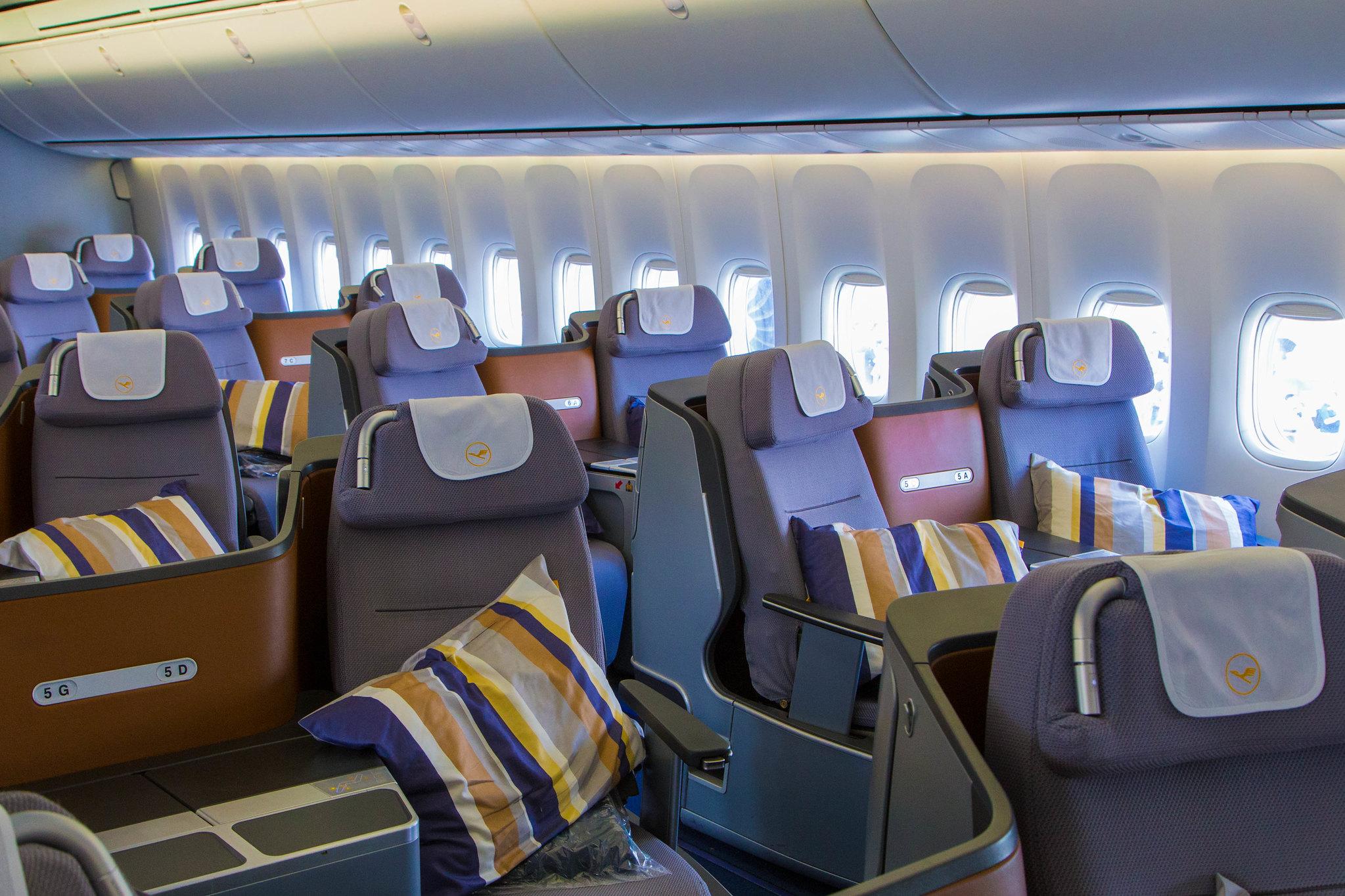 ILA: Lufthansa (LH / DLH) | Livery: Fanhansa Siegerflieger Livery | Boeing 747-830 B748 | D-ABYI | MSN 37833 | Business Class