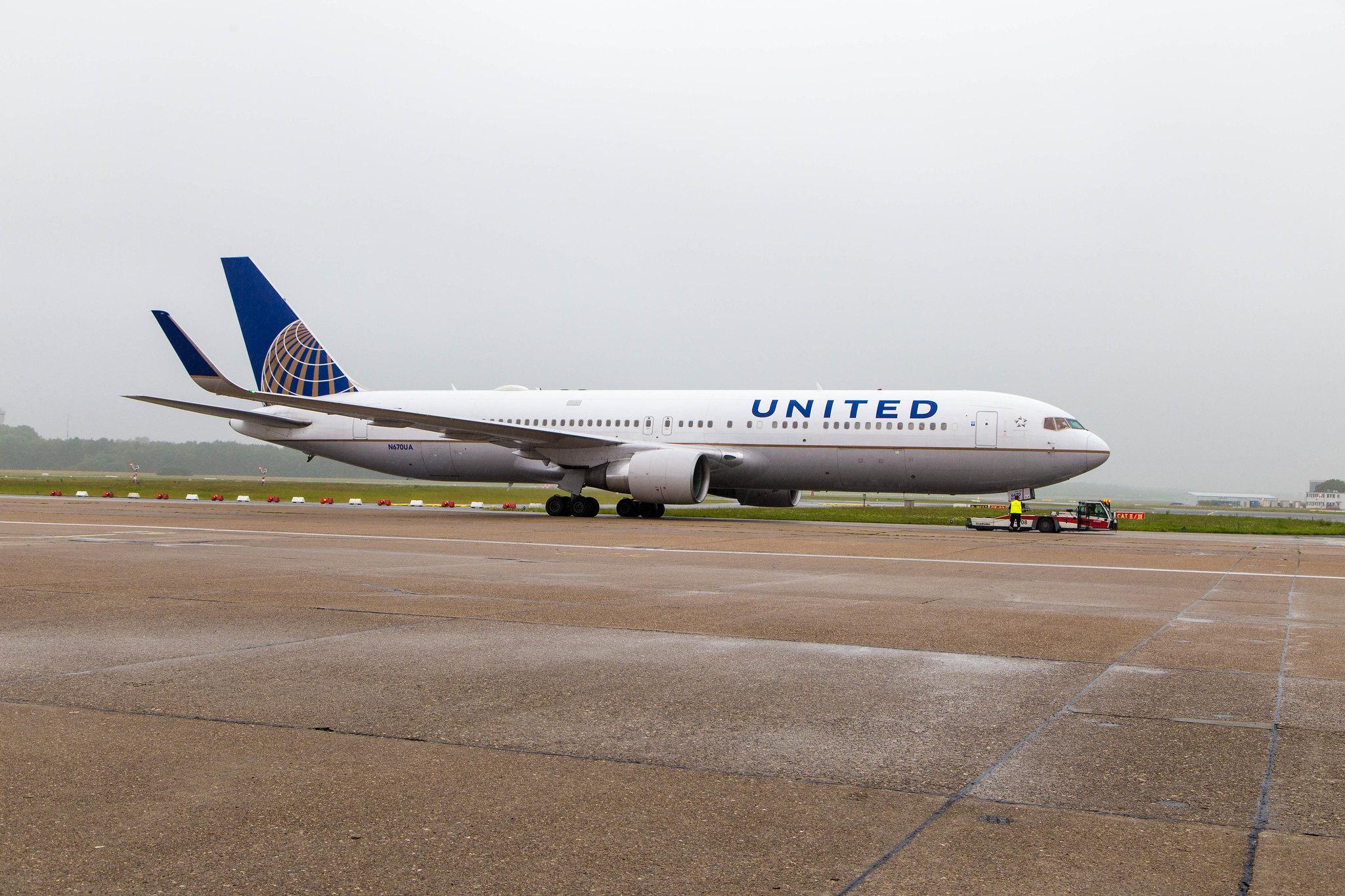 Hamburg Airport: United Airlines (UA / UAL) |  Boeing 767-322(ER) B763 | N670UA | MSN 29240