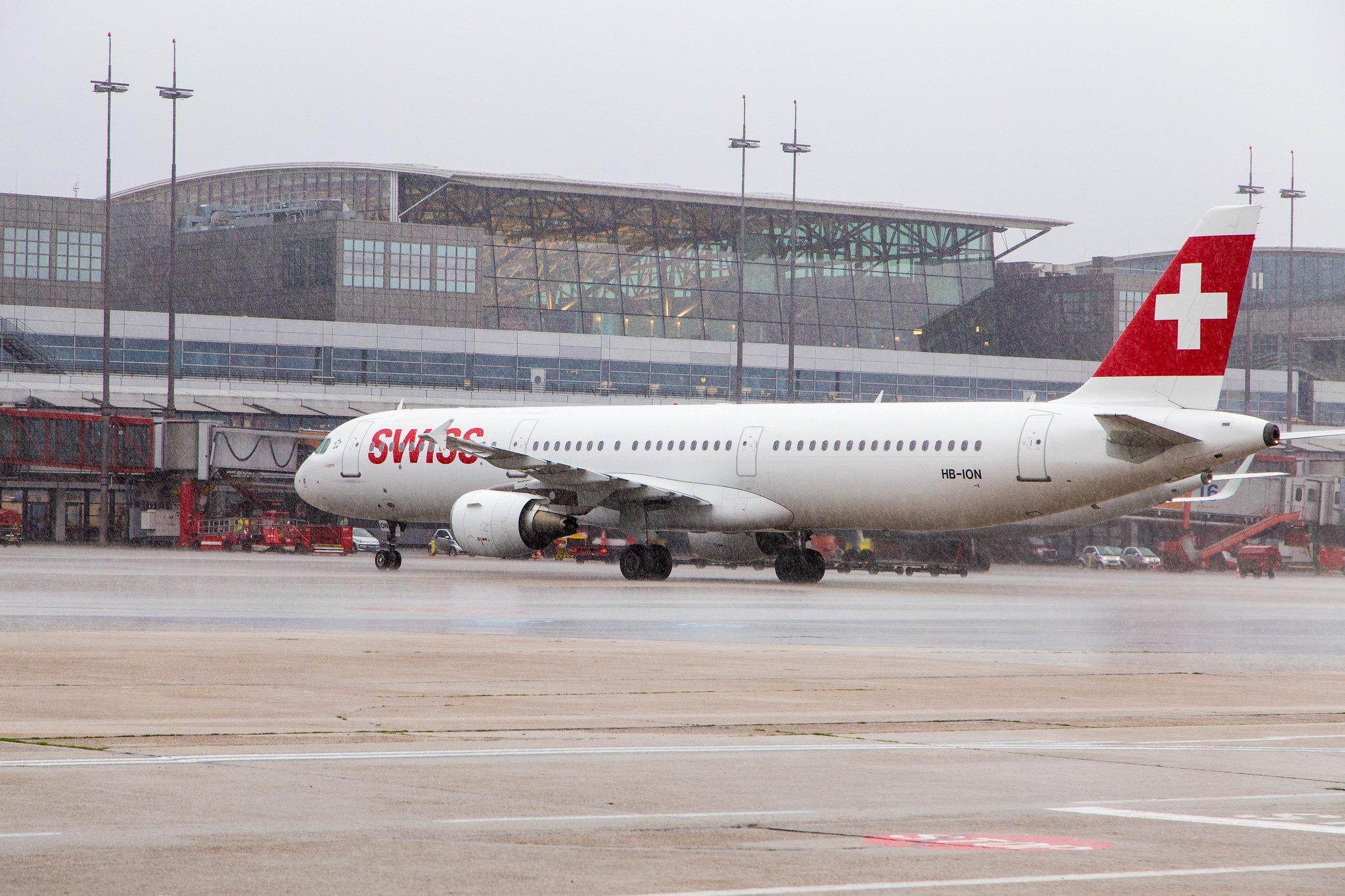 Hamburg Airport: Swiss (LX / SWR) |  Airbus A321-212 A321 | HB-ION | MSN 5567