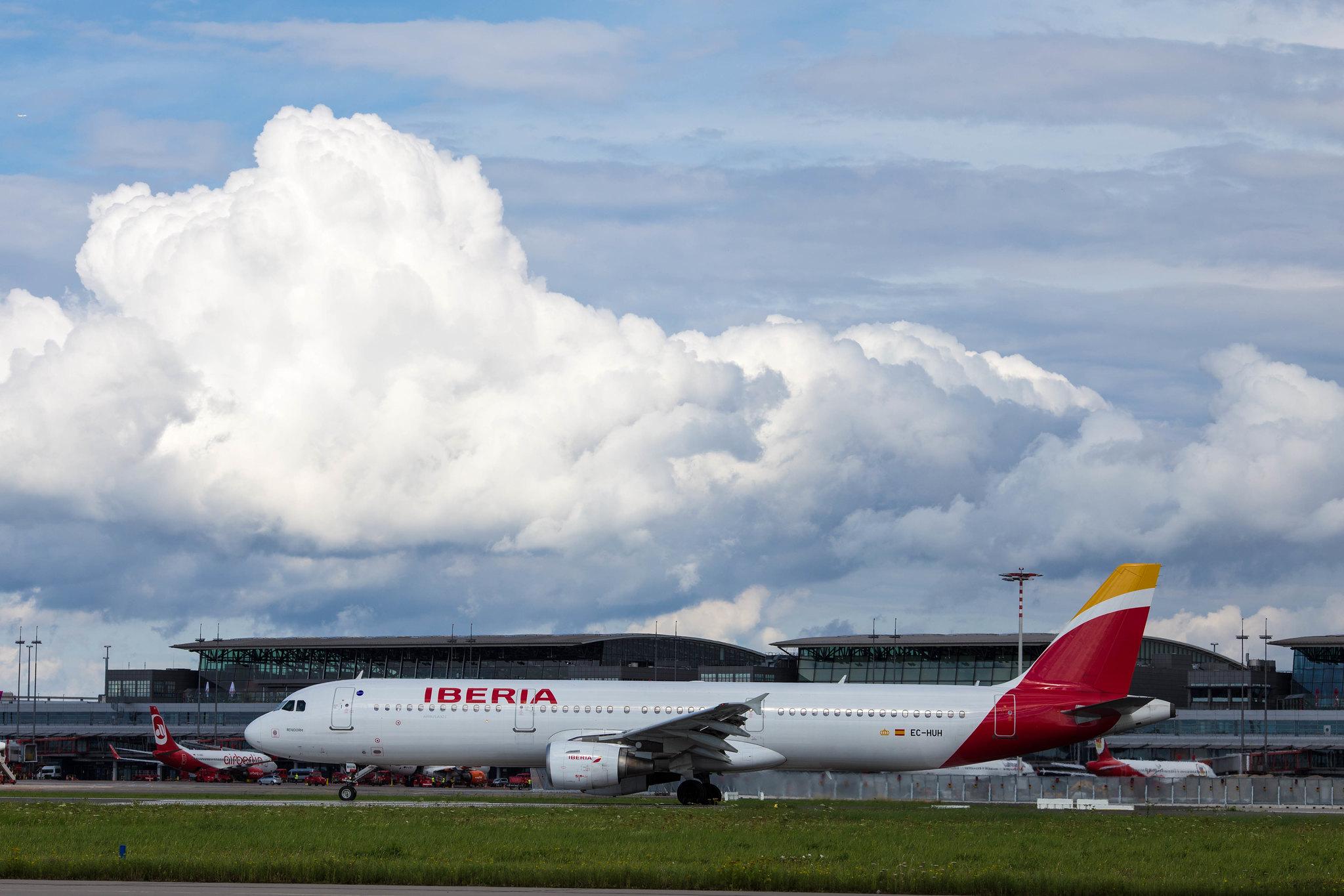 Hamburg Airport: Iberia (IB / IBE) |  Airbus A321-212 A321 | EC-HUH | MSN 1021