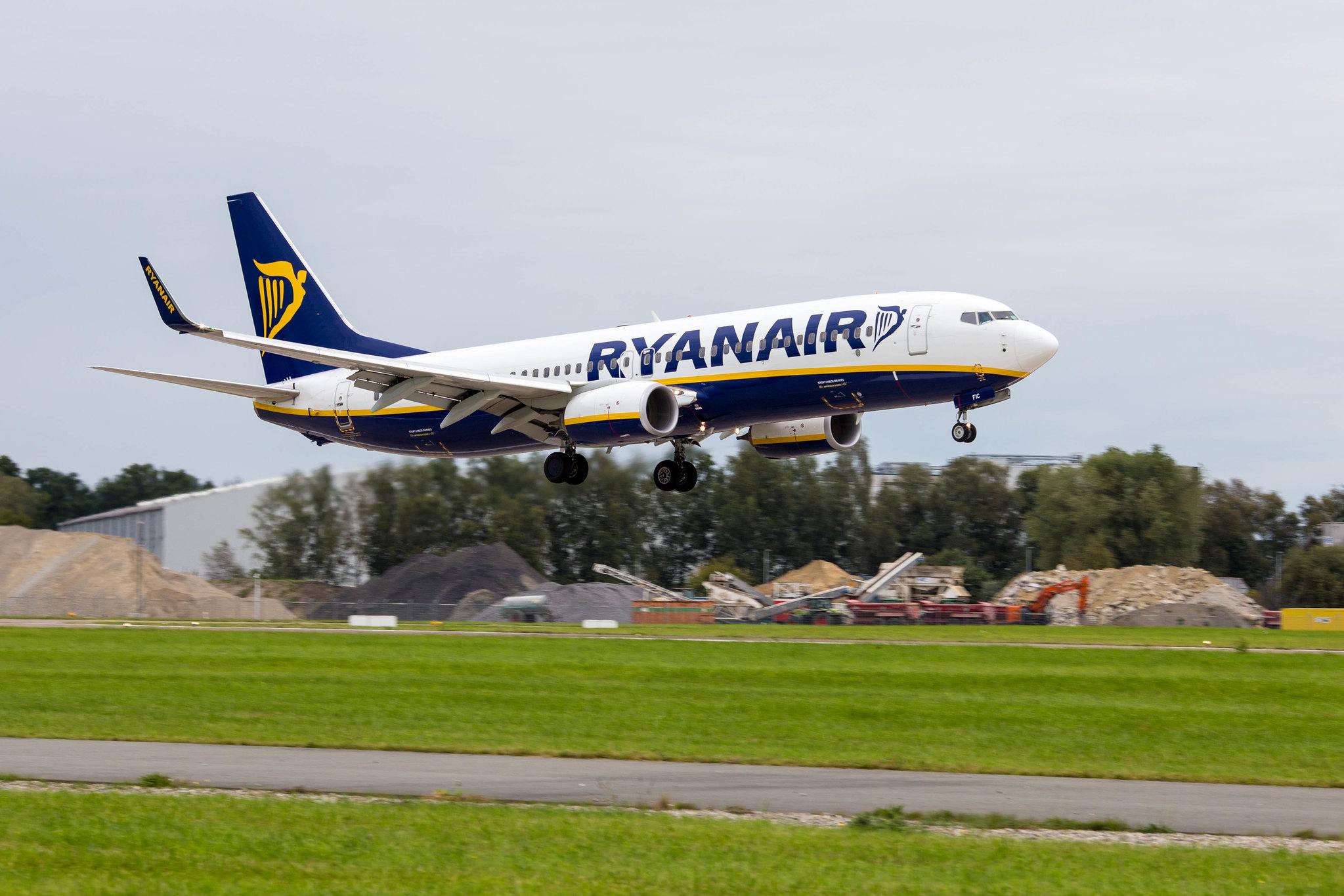 Hamburg Airport: Ryanair (FR / RYR) |  Boeing 737-8AS B738 | EI-FIC | MSN 44693