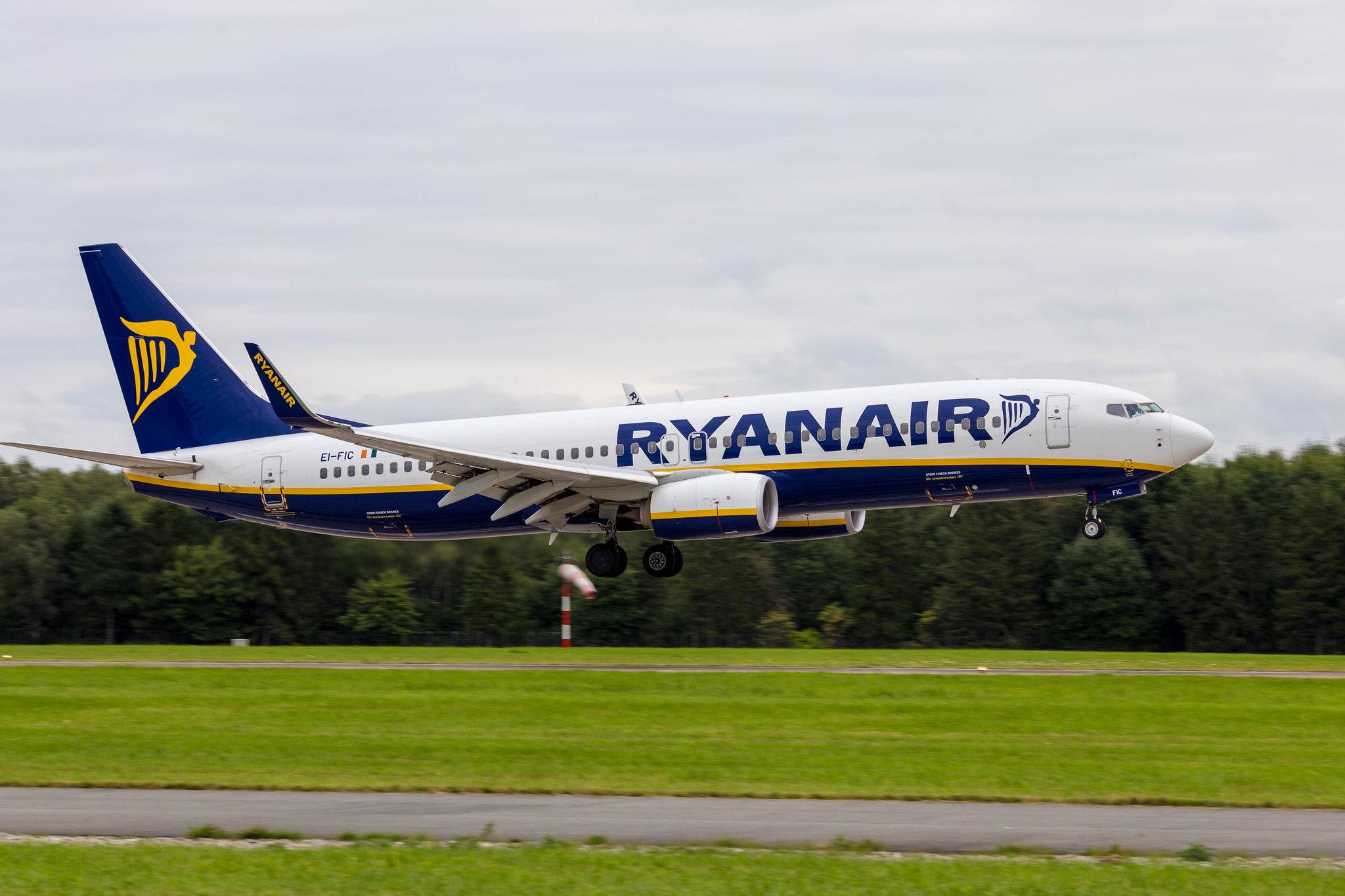 Hamburg Airport: Ryanair (FR / RYR) |  Boeing 737-8AS B738 | EI-FIC | MSN 44693