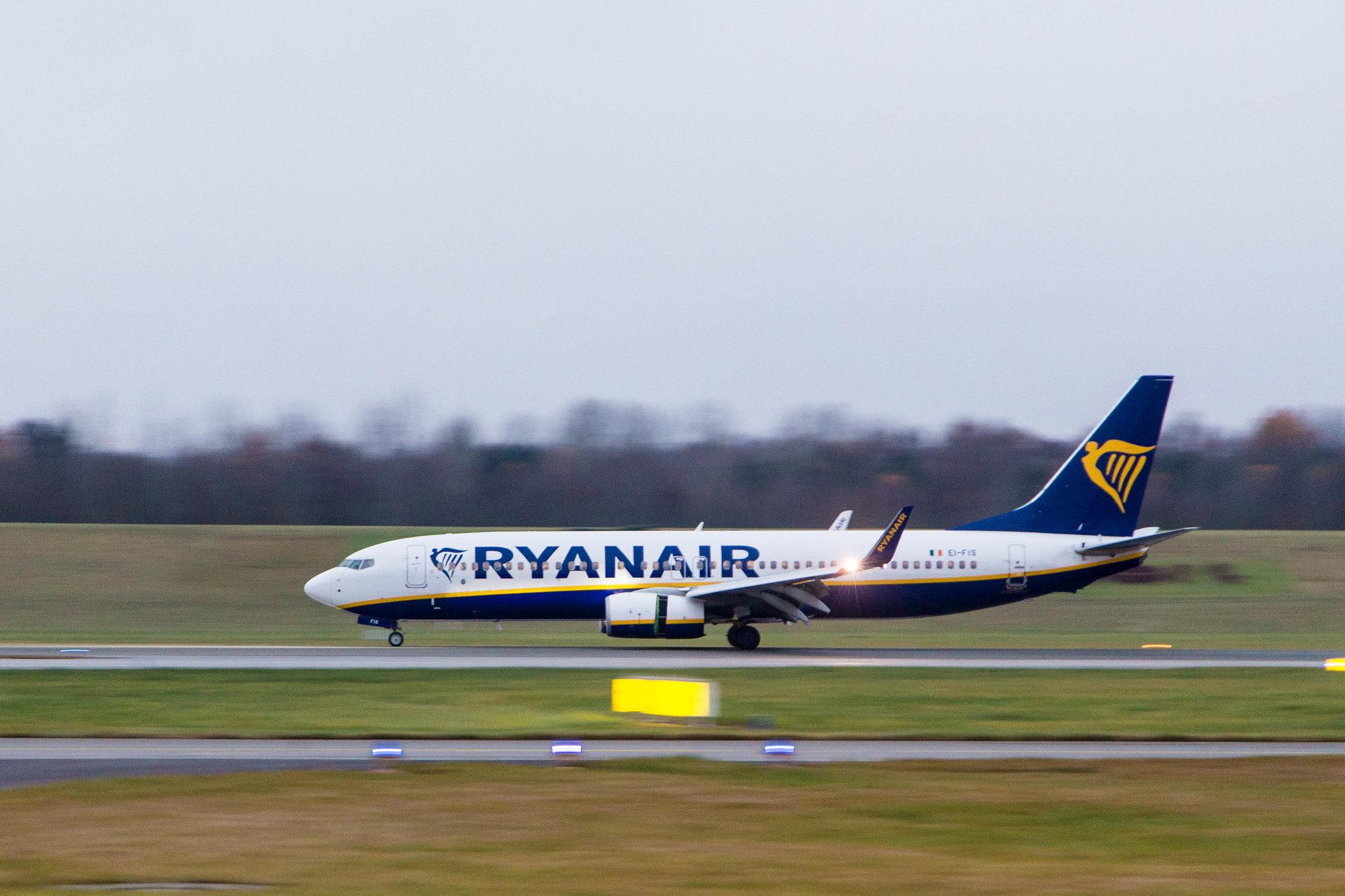 Hamburg Airport: Ryanair (FR / RYR) |  Boeing 737-8AS B738 | EI-FIS | MSN 44704