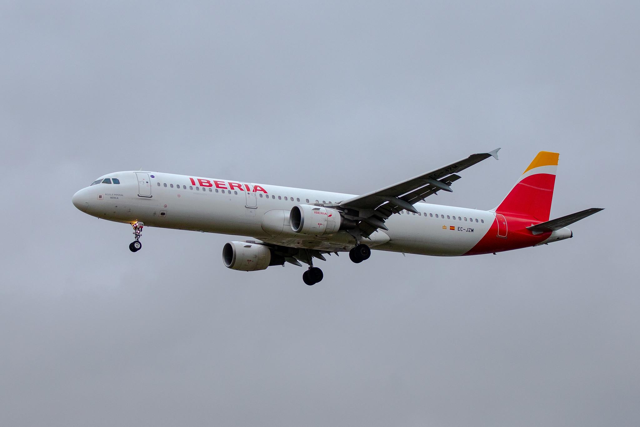London Heathrow Airport: Iberia (IB / IBE) |  Airbus A321-212 A321 | EC-JZM | MSN 2996