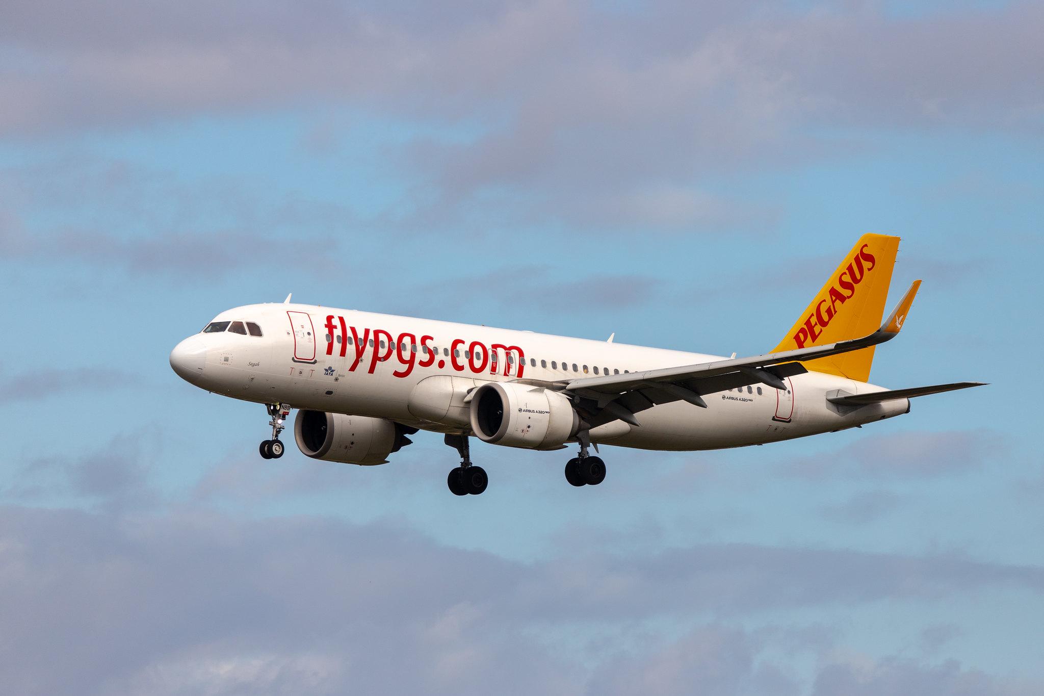 Hamburg Airport: Pegasus (PC / PGT) | Operator: Pegasus Airlines |  Airbus A320-251N A20N | TC-NBB | MSN 07147