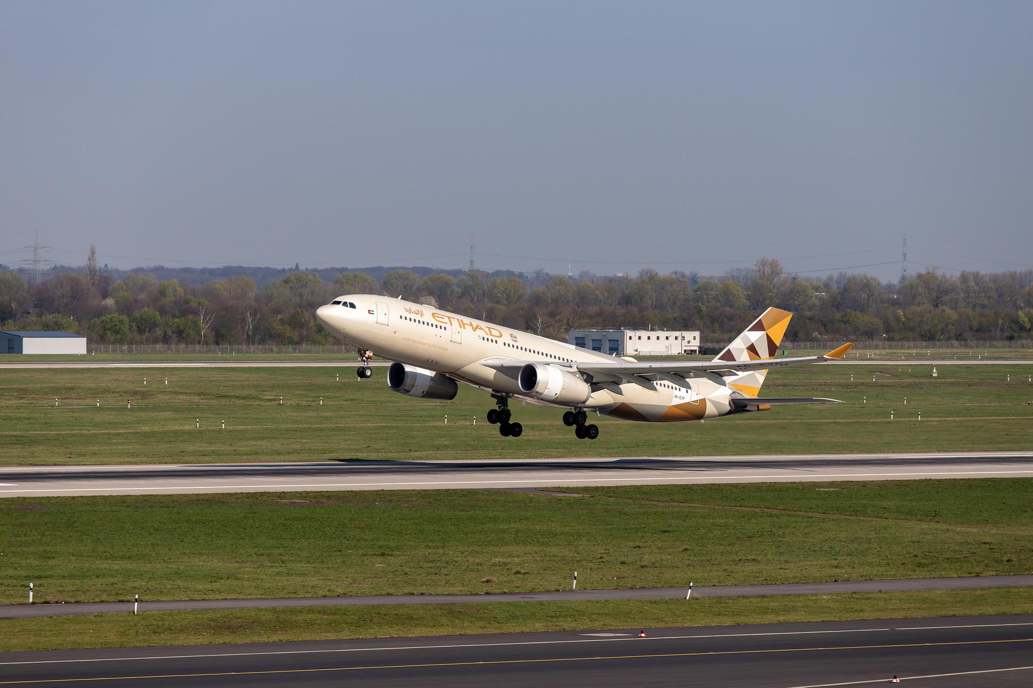 Düsseldorf Airport: Etihad Airways (EY / ETD) |  Airbus A330-243 A332 | A6-EYF | MSN 0717