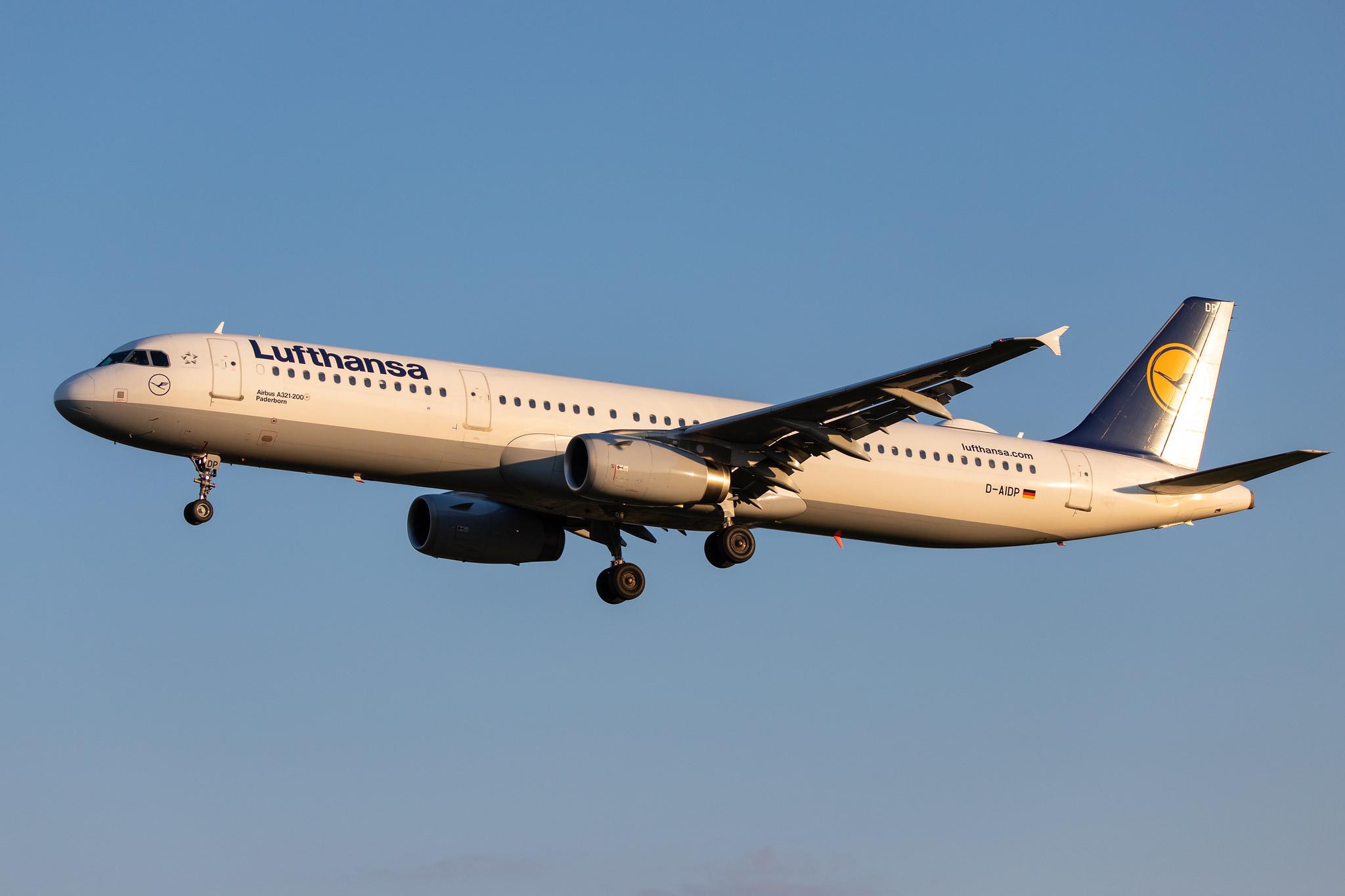 Hamburg Airport: Lufthansa (LH / DLH) |  Airbus A321-231 A321 | D-AIDP | MSN 5049