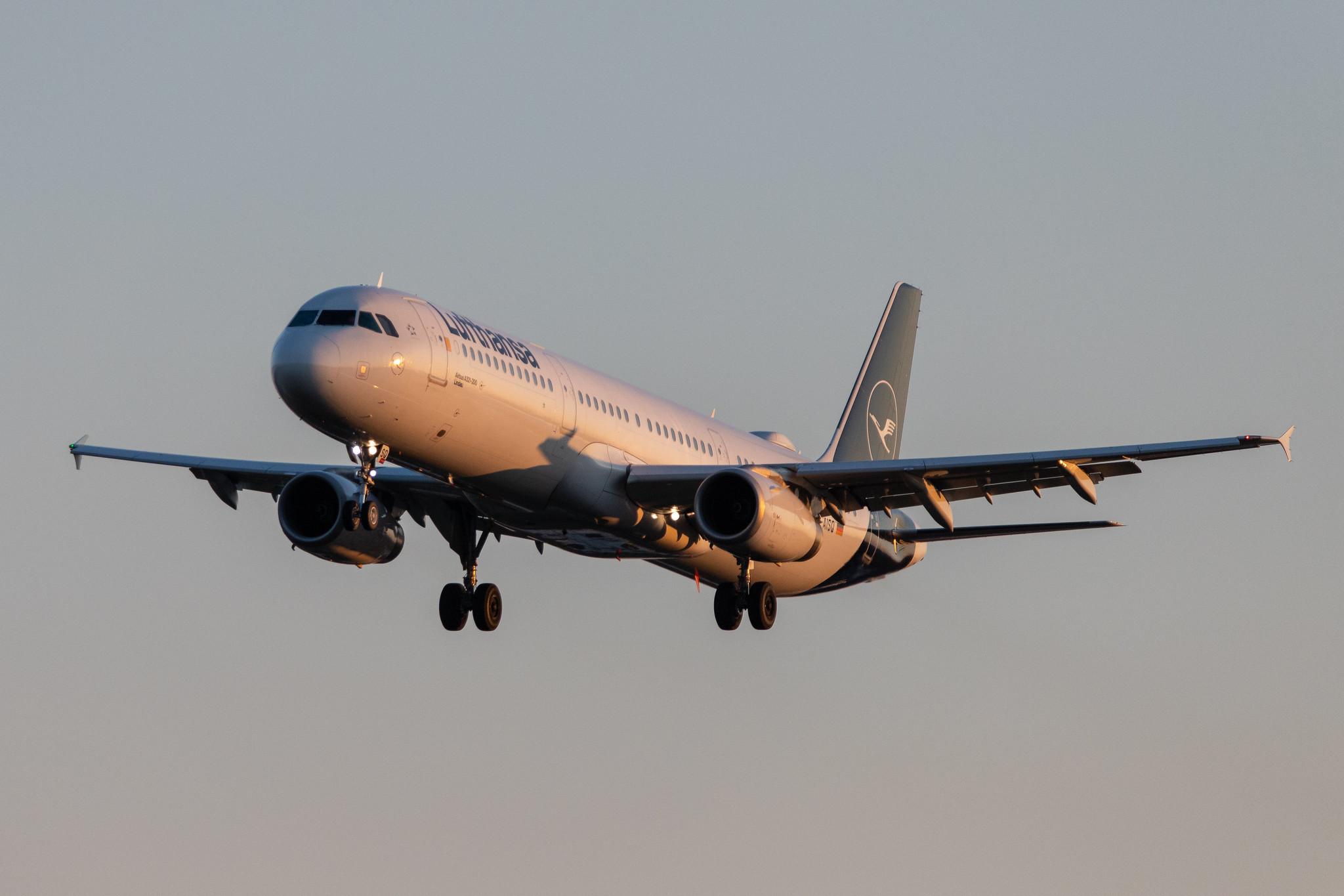 Hamburg Airport: Lufthansa (LH / DLH) |  Airbus A321-231 A321 | D-AISQ | MSN 3936