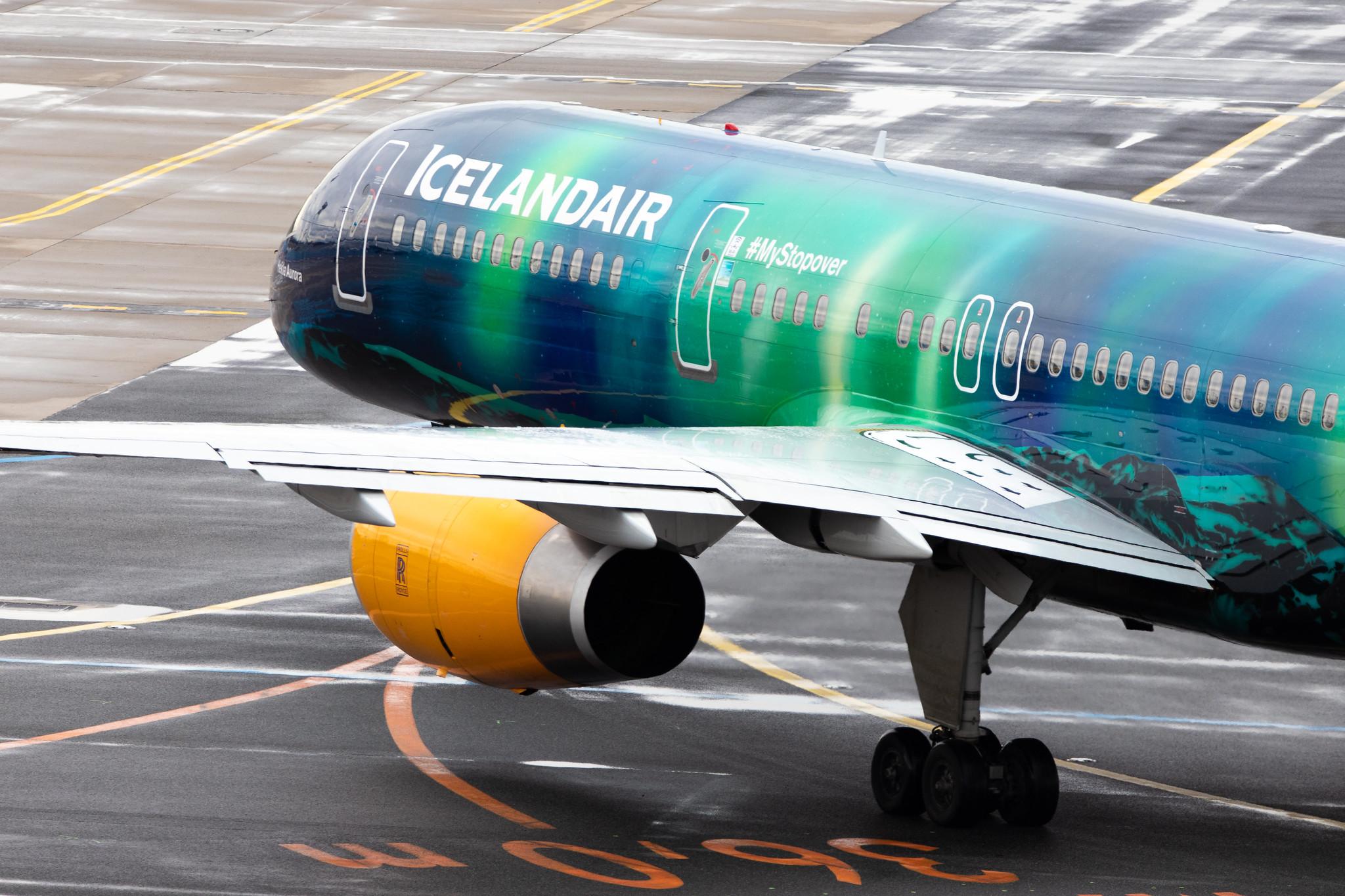 Frankfurt Airport: Icelandair (FI / ICE) |  Livery: Aurora Borealis Livery |  Boeing 757-256 B752 | TF-FIU | MSN 26243
