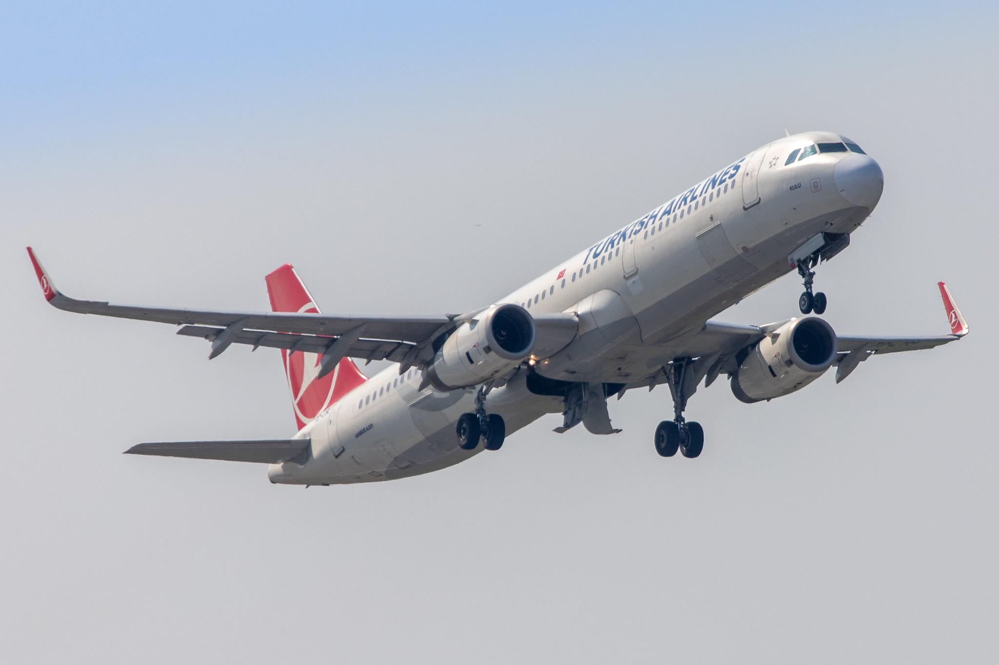 Hamburg Airport: Turkish Airlines (TK / THY) |  Airbus A321-231 A321 | TC-JSL | MSN 5667