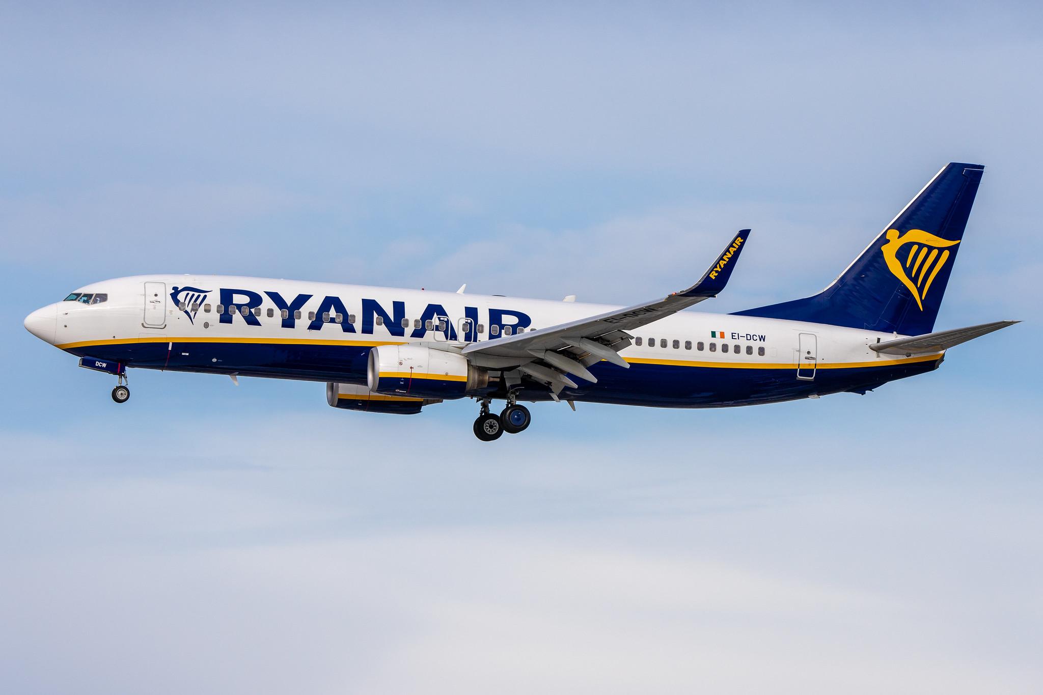 Hamburg Airport: Ryanair (FR / RYR) |  Boeing 737-8AS B738 | EI-DCW | MSN 33568