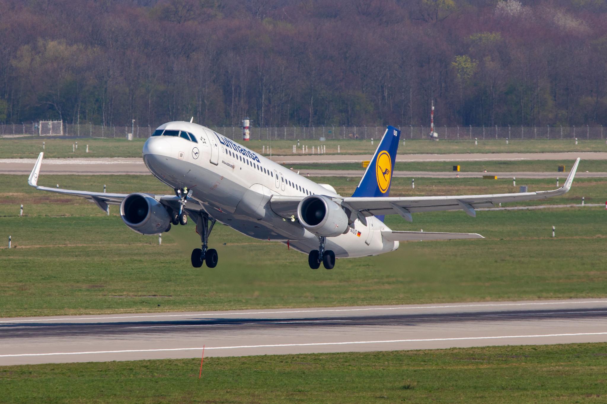 Düsseldorf Airport: Lufthansa (LH / DLH) |  Airbus A320-214 A320 | D-AIUO | MSN 6636