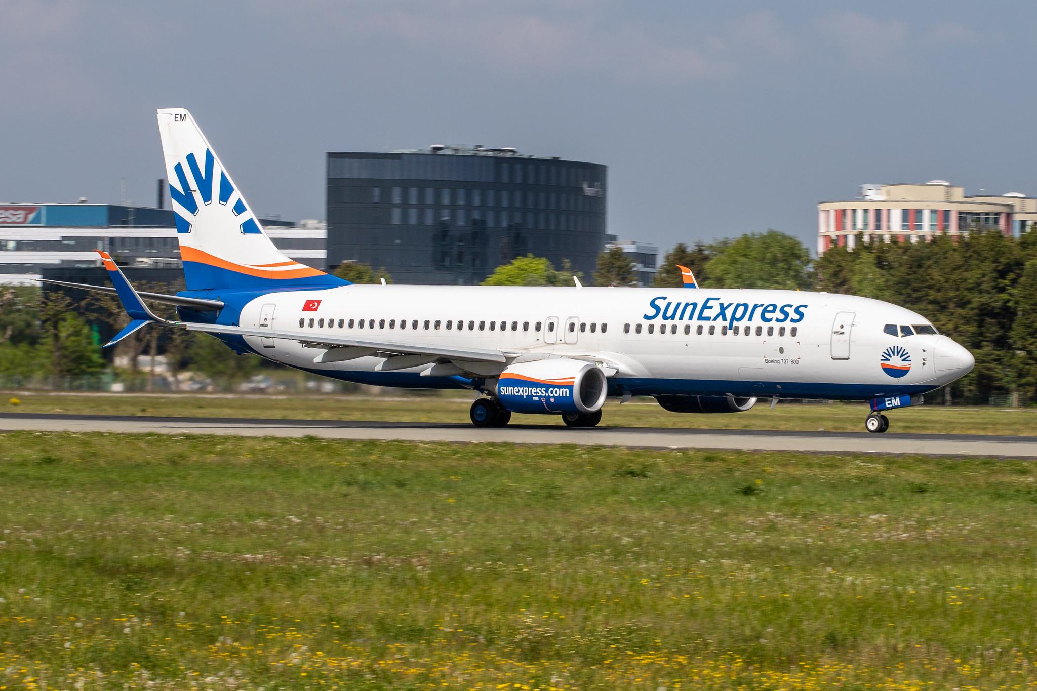 Hamburg Airport: SunExpress (XQ / SXS) |  Boeing 737-8HC B738 | TC-SEM | MSN 61173