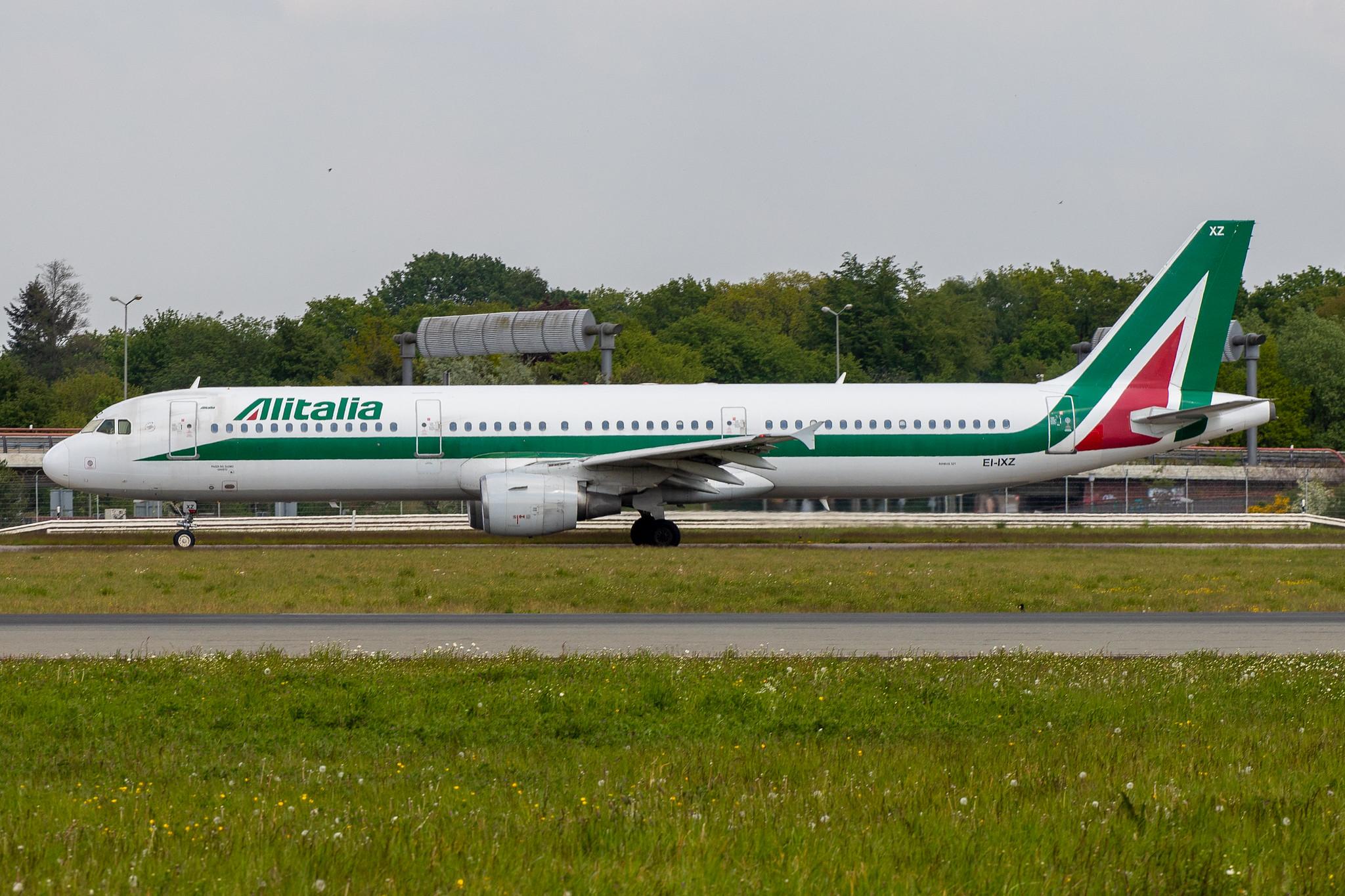 Hamburg Airport: Alitalia (AZ / AZA) |  Airbus A321-112 A321 | EI-IXZ | MSN 0848