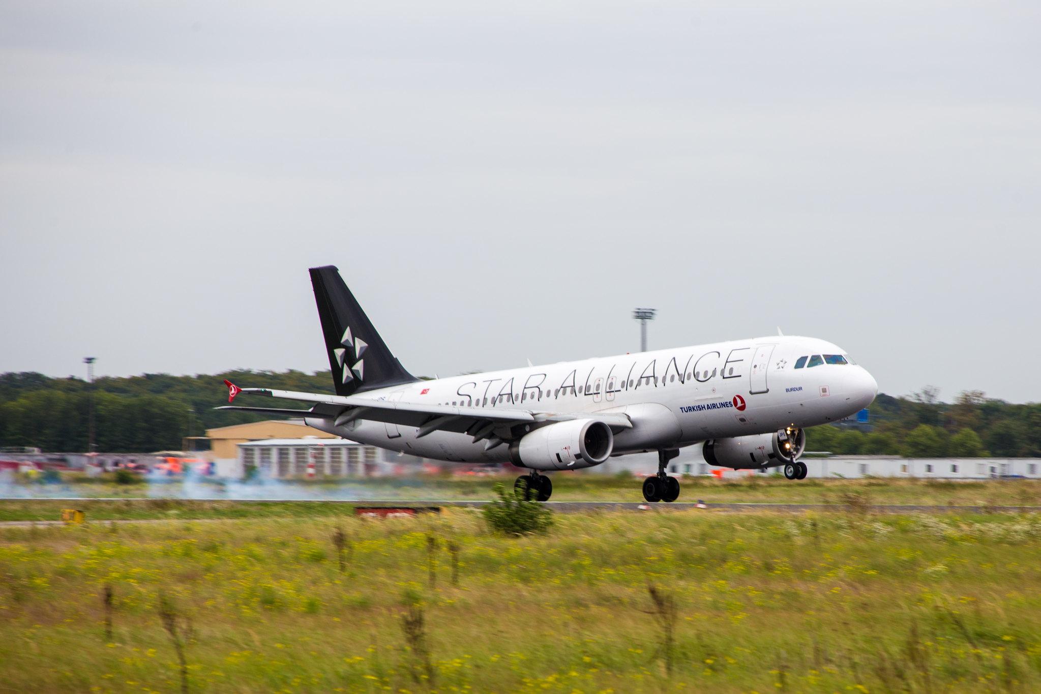 Frankfurt Airport: Turkish Airlines (TK / THY) |  Livery: Star Alliance Livery |  Airbus A320-232 A320 | TC-JPS | MSN 3718