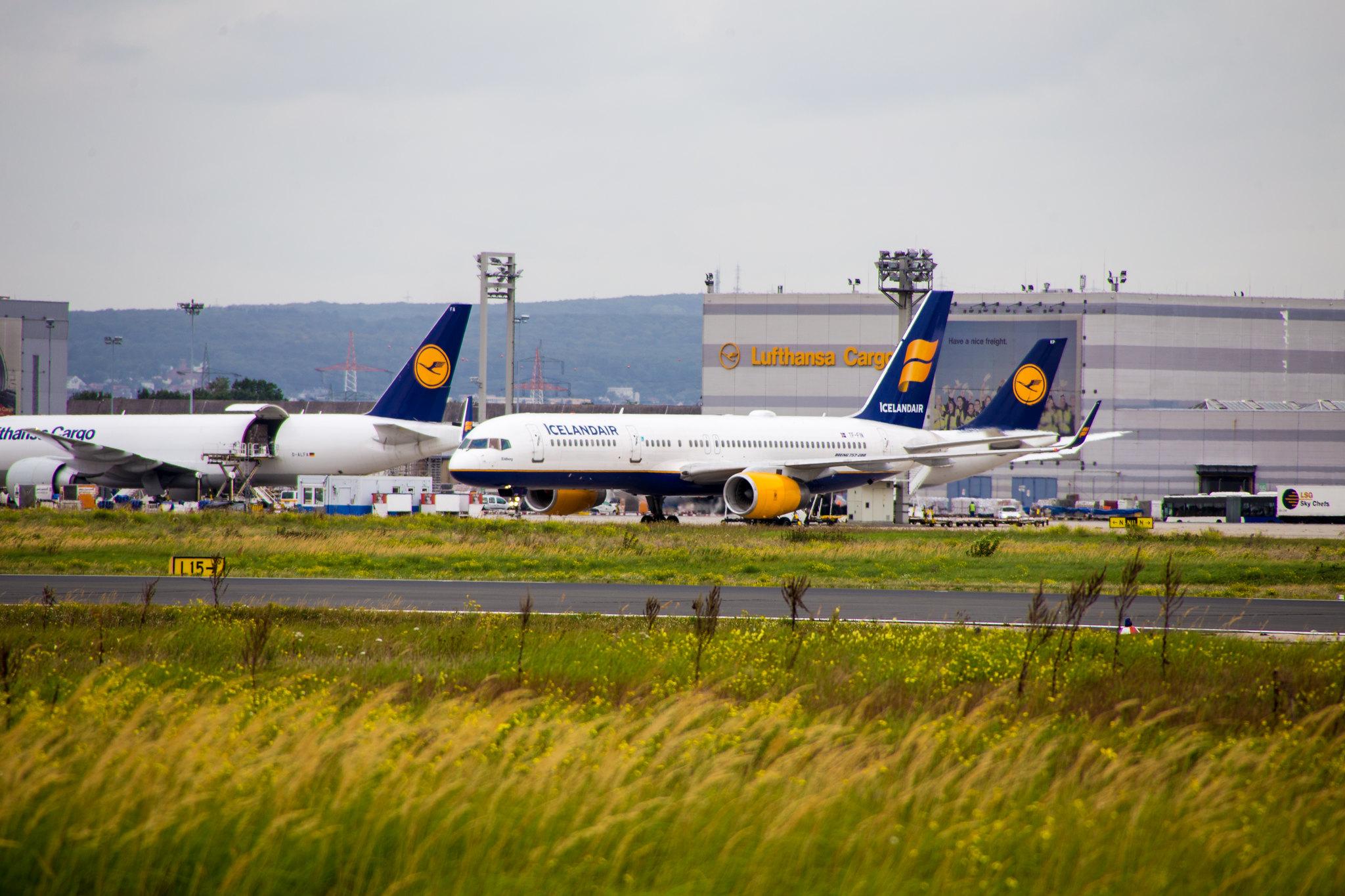 Frankfurt Airport: Icelandair (FI / ICE) |  Boeing 757-208 B752 | TF-FIN | MSN 28989