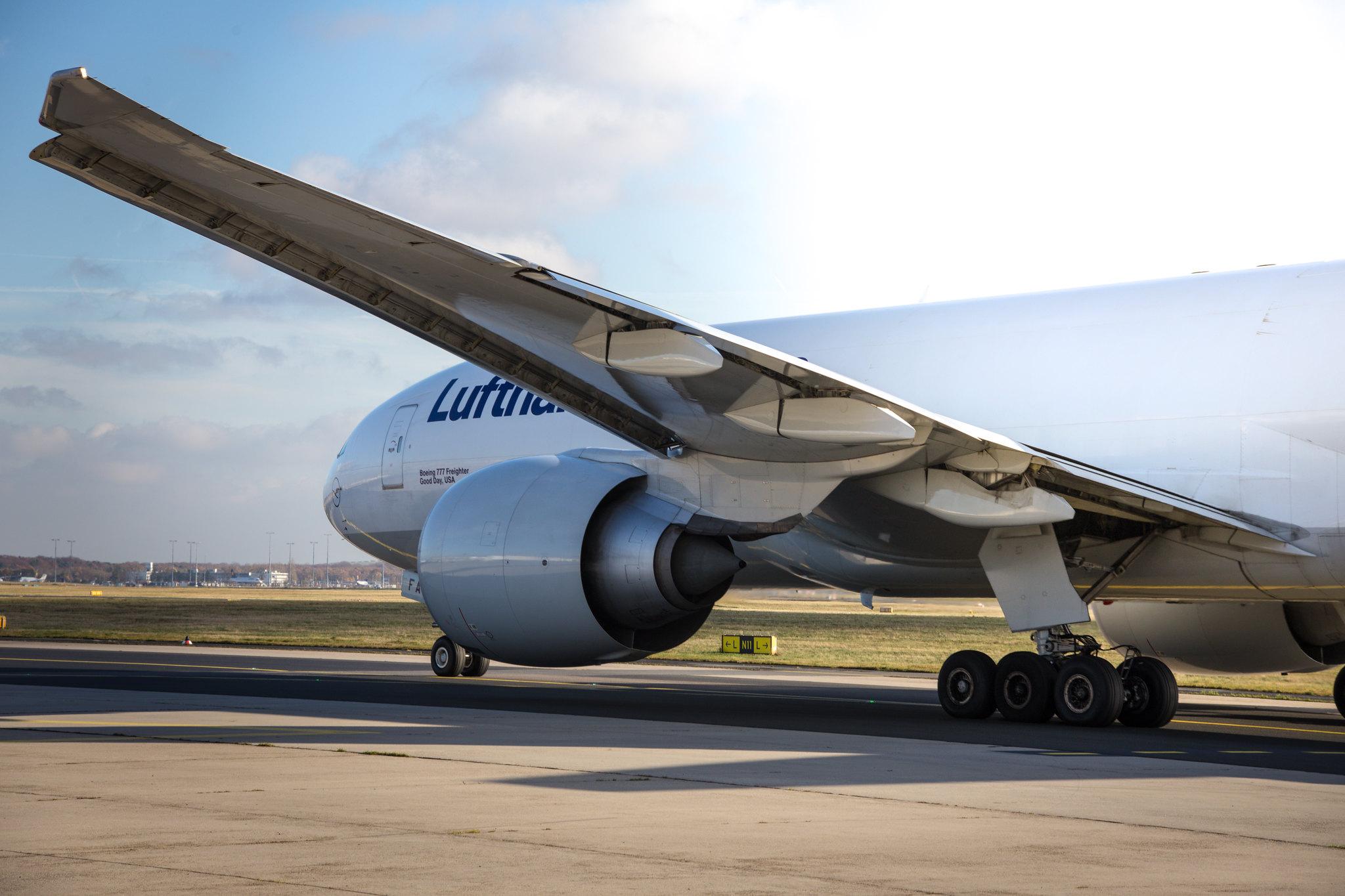 Frankfurt Airport: Lufthansa Cargo (/ GEC) |  Boeing 777-FBT B77L | D-ALFA | MSN 41674