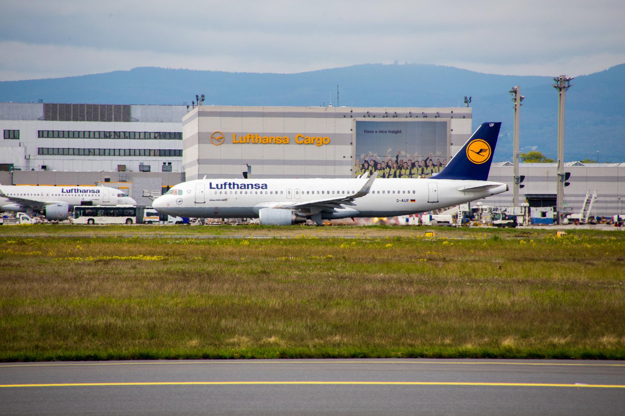 Frankfurt Airport: Lufthansa (LH / DLH) |  Airbus A320-214 A320 | D-AIUF | MSN 6141