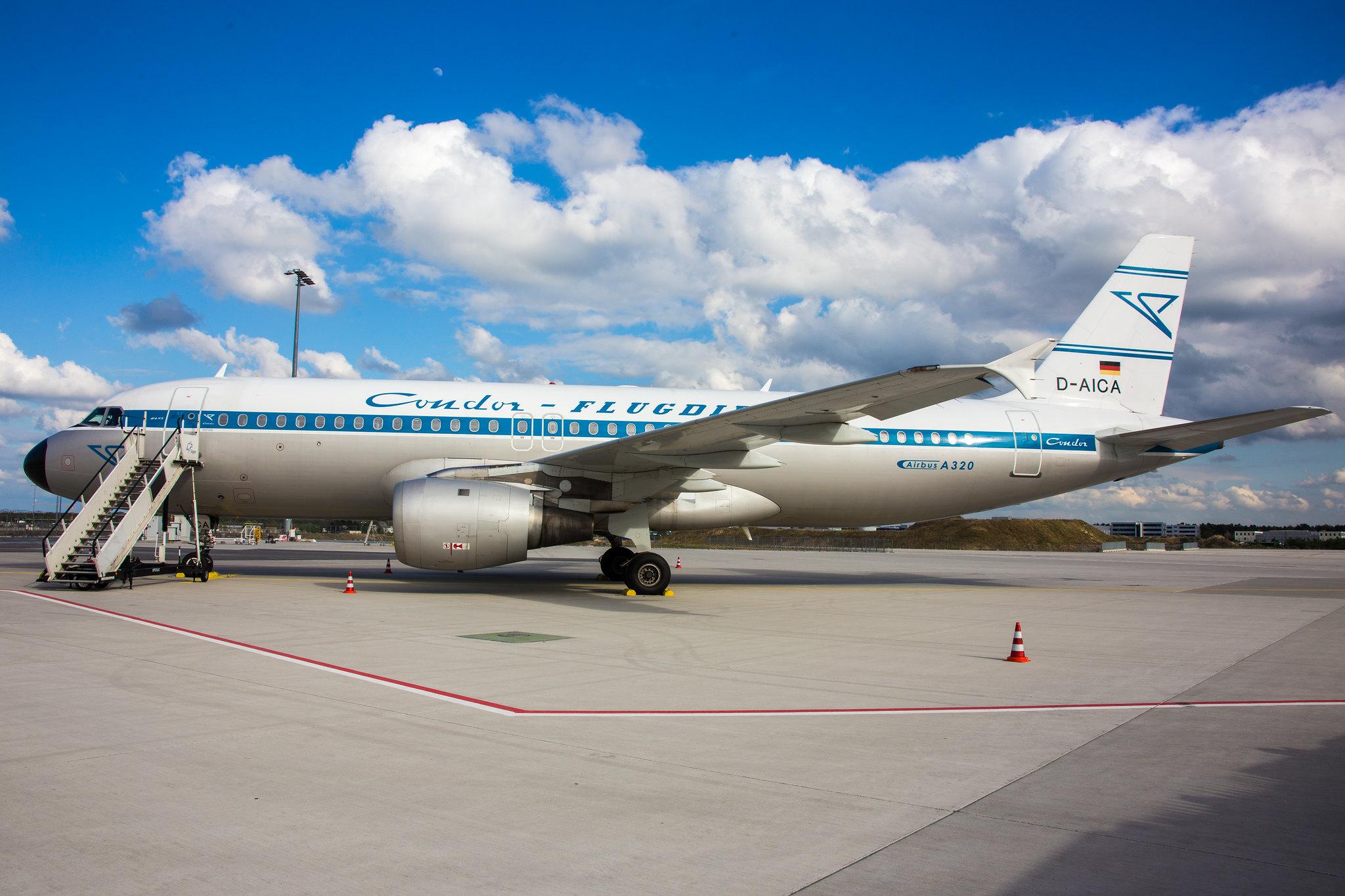 Frankfurt Airport: Condor (DE / CFG) | Livery: Retro Livery | Airbus A320-212 A320 | D-AICA | MSN 0774