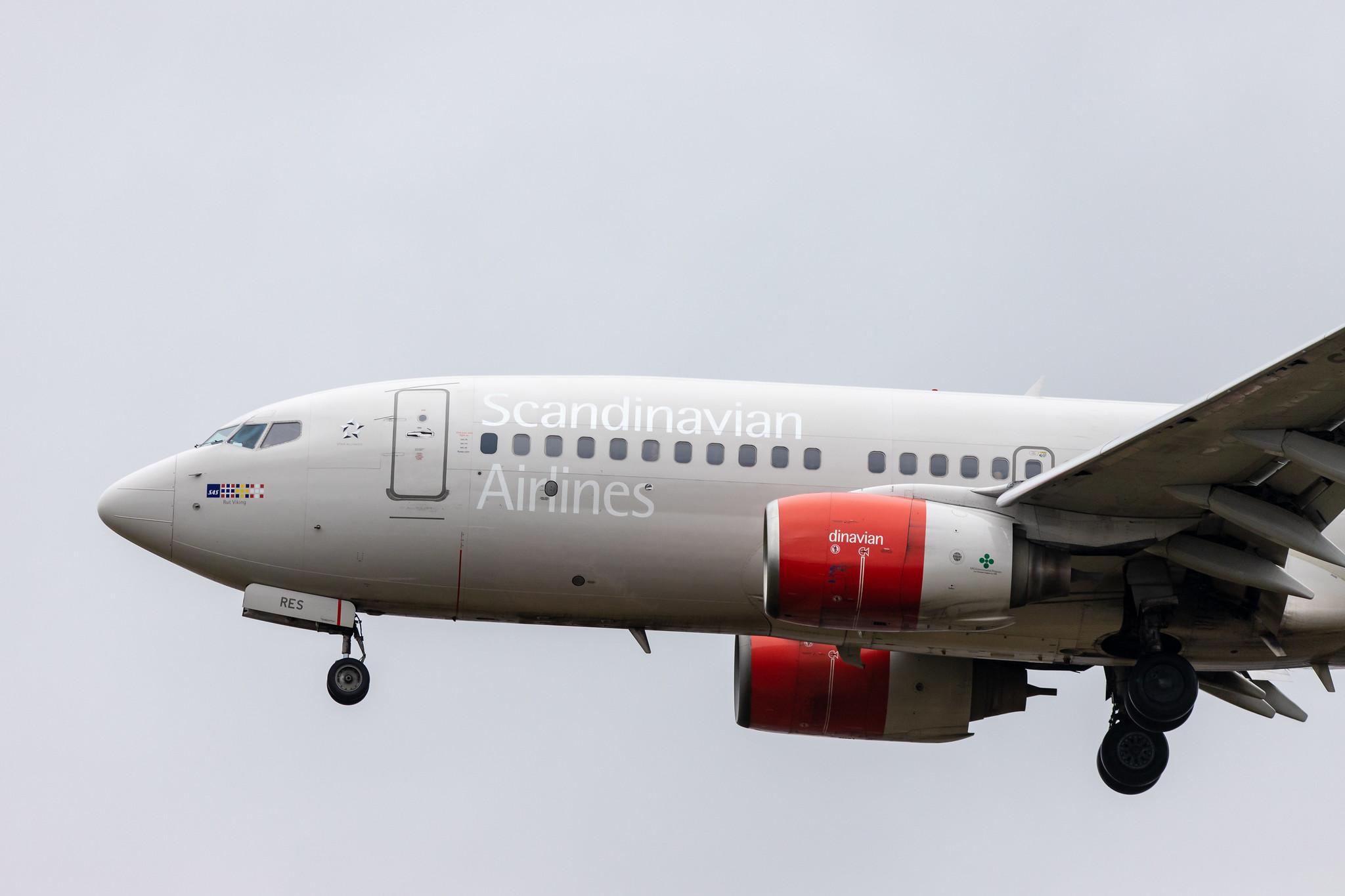London Heathrow Airport: SAS (SK / SAS) |  Boeing 737-7BX B737 | SE-RES | MSN 30737