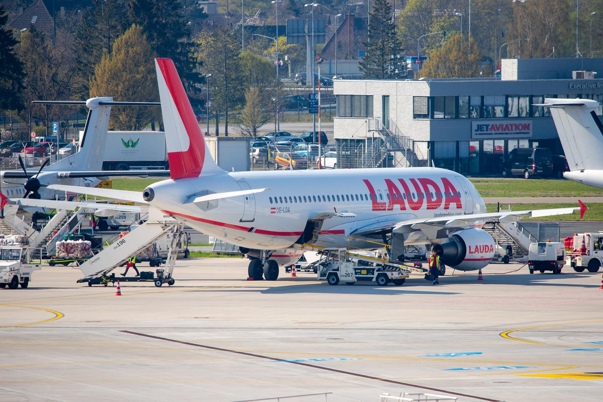 Düsseldorf Airport: Laudamotion (OE / LDM) |  Airbus A320-214 A320 | OE-LOA | MSN 3147