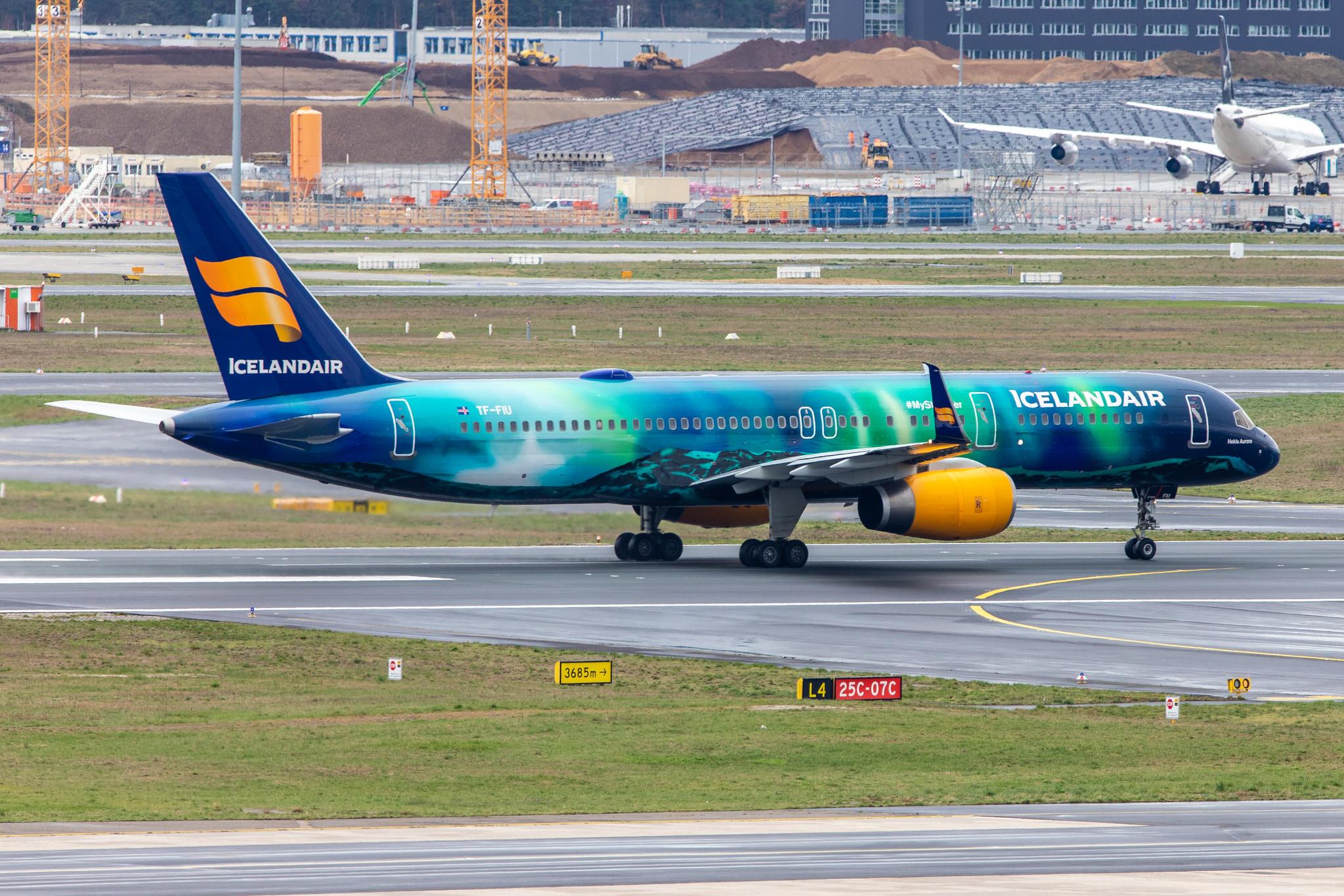 Frankfurt Airport: Icelandair (FI / ICE) |  Livery: Aurora Borealis Livery |  Boeing 757-256 B752 | TF-FIU | MSN 26243