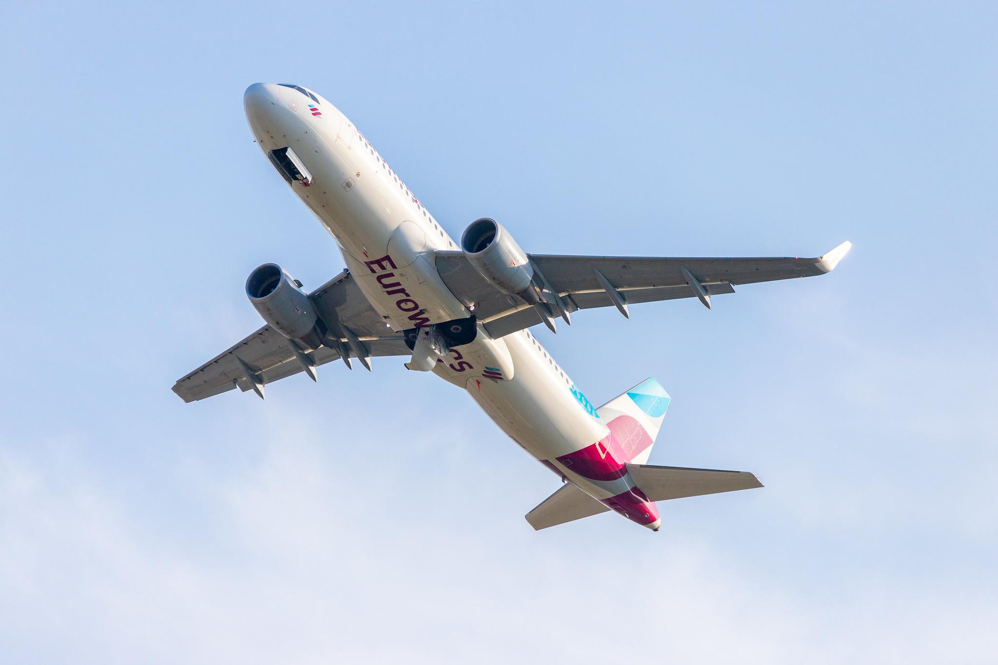 Hamburg Airport: Eurowings (EW / EWG) |  Airbus A320-214 A320 | D-AEWU | MSN 7513