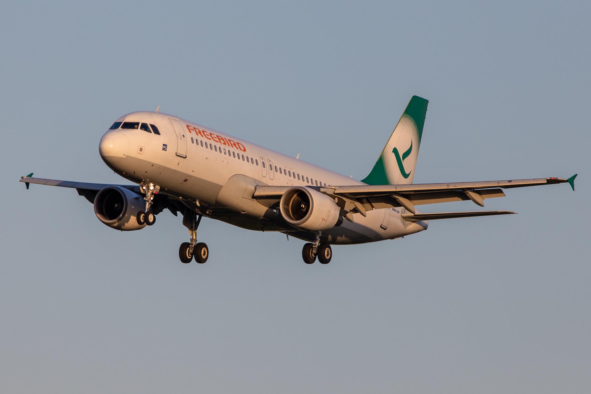Hamburg Airport: Freebird Airlines (FH / FHY) |  Airbus A320-214 A320 | TC-FHY | MSN 3891