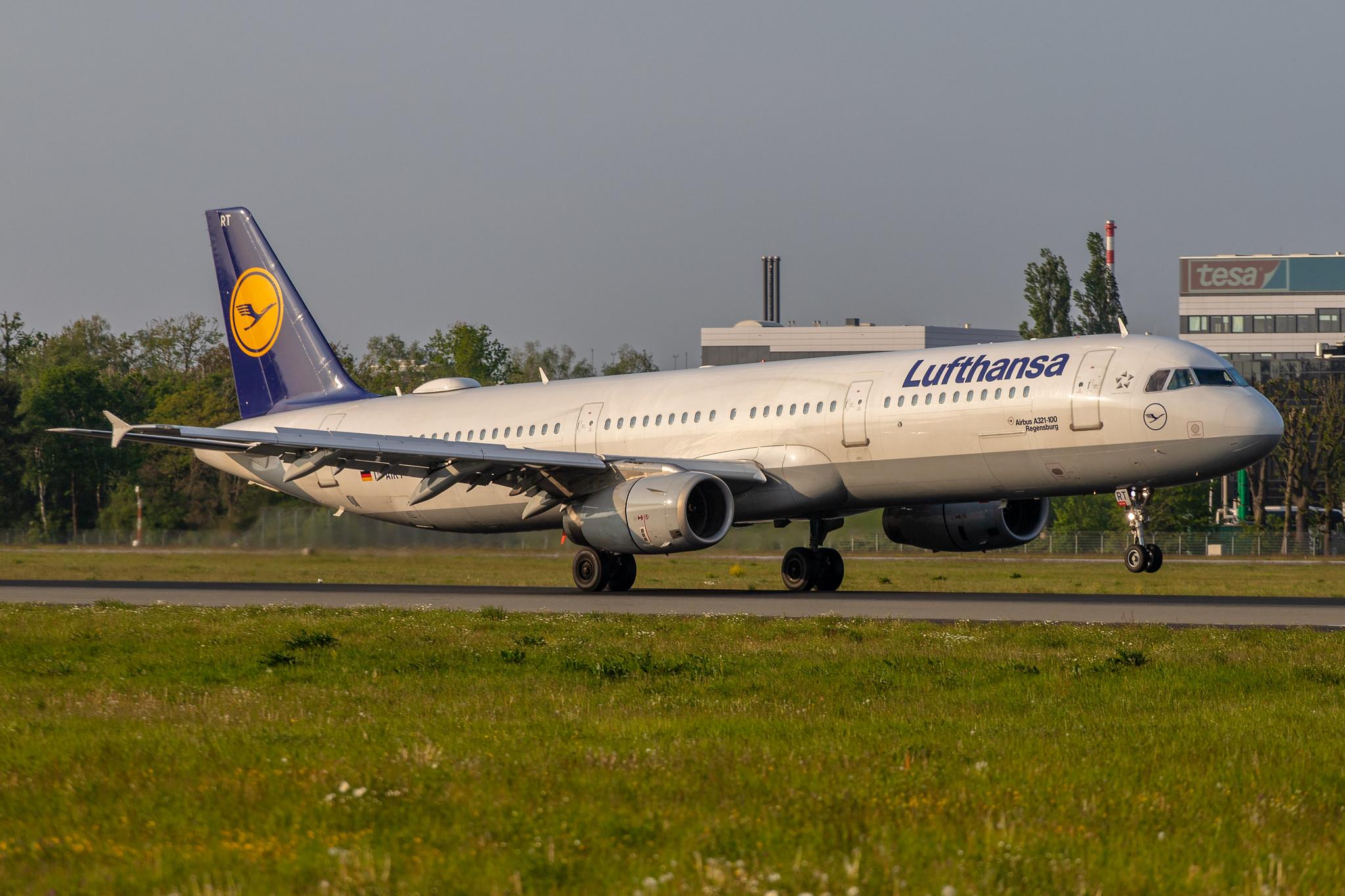 Hamburg Airport: Lufthansa (LH / DLH) |  Airbus A321-131 A321 | D-AIRT | MSN 0652