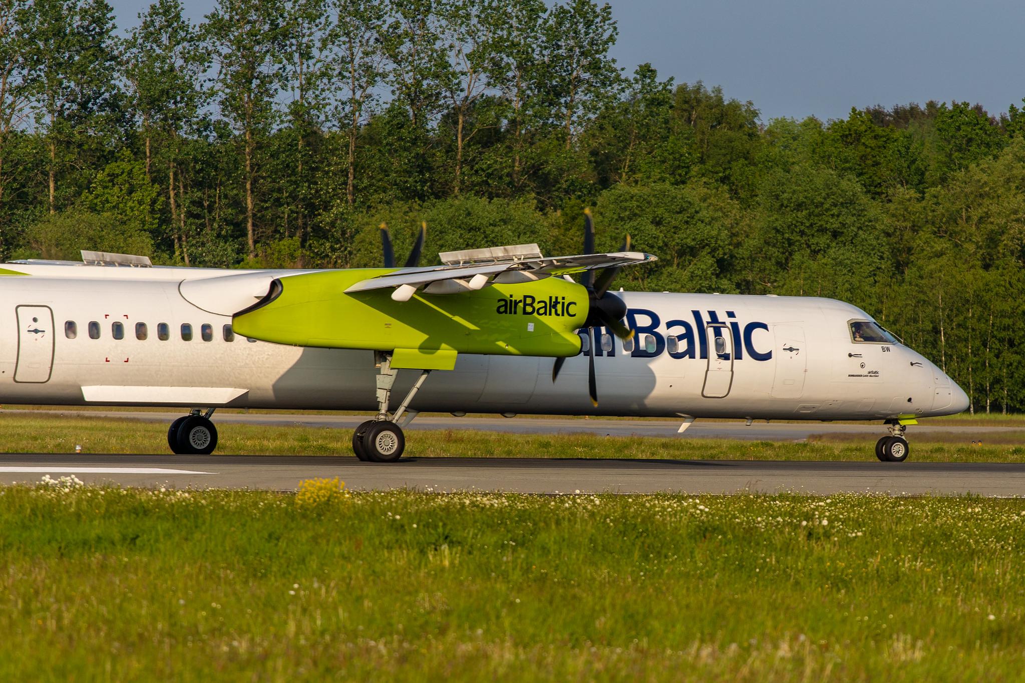 Hamburg Airport: Air Baltic (BI / BTI) |  De Havilland Canada Dash 8-400 DH8D | YL-BBW | MSN 4448