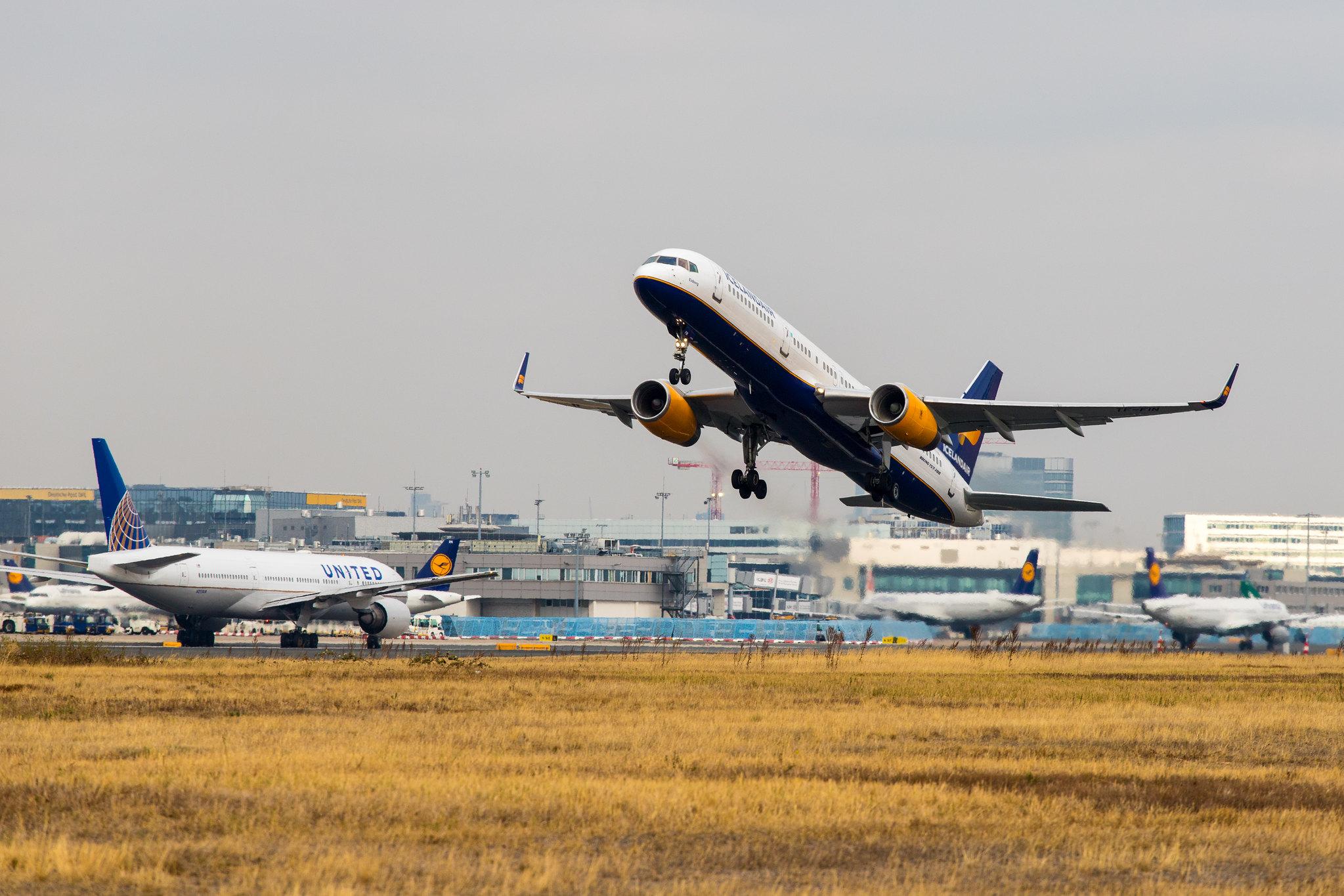 Frankfurt Airport: Icelandair (FI / ICE) |  Boeing 757-208 B752 | TF-FIN | MSN 28989