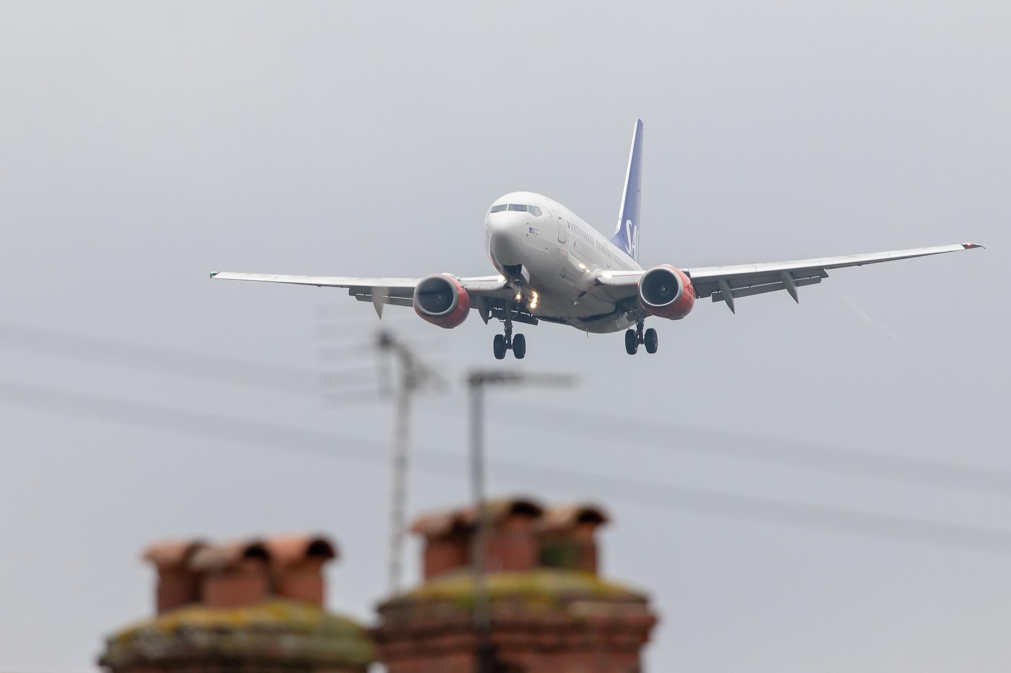 London Heathrow Airport: SAS (SK / SAS) |  Boeing 737-7BX B737 | SE-RES | MSN 30737
