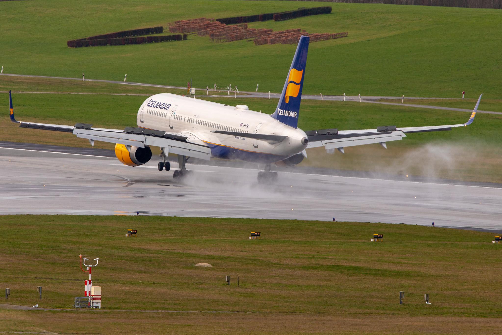 Hamburg Airport: Icelandair (FI / ICE) |  Boeing 757-256 B752 | TF-ISR | MSN 26248