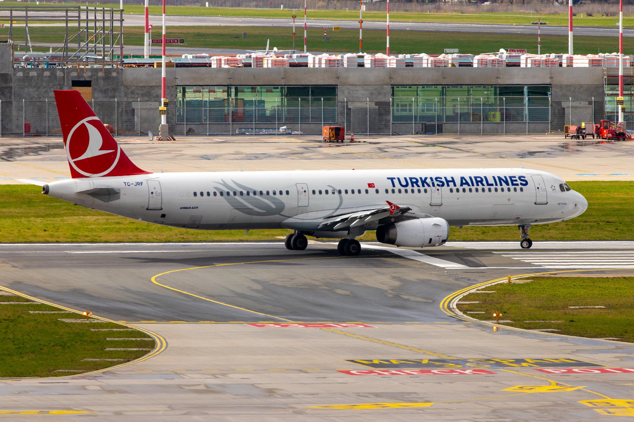 Hamburg Airport: Turkish Airlines (TK / THY) |  Airbus A321-231 A321 | TC-JRF | MSN 3207