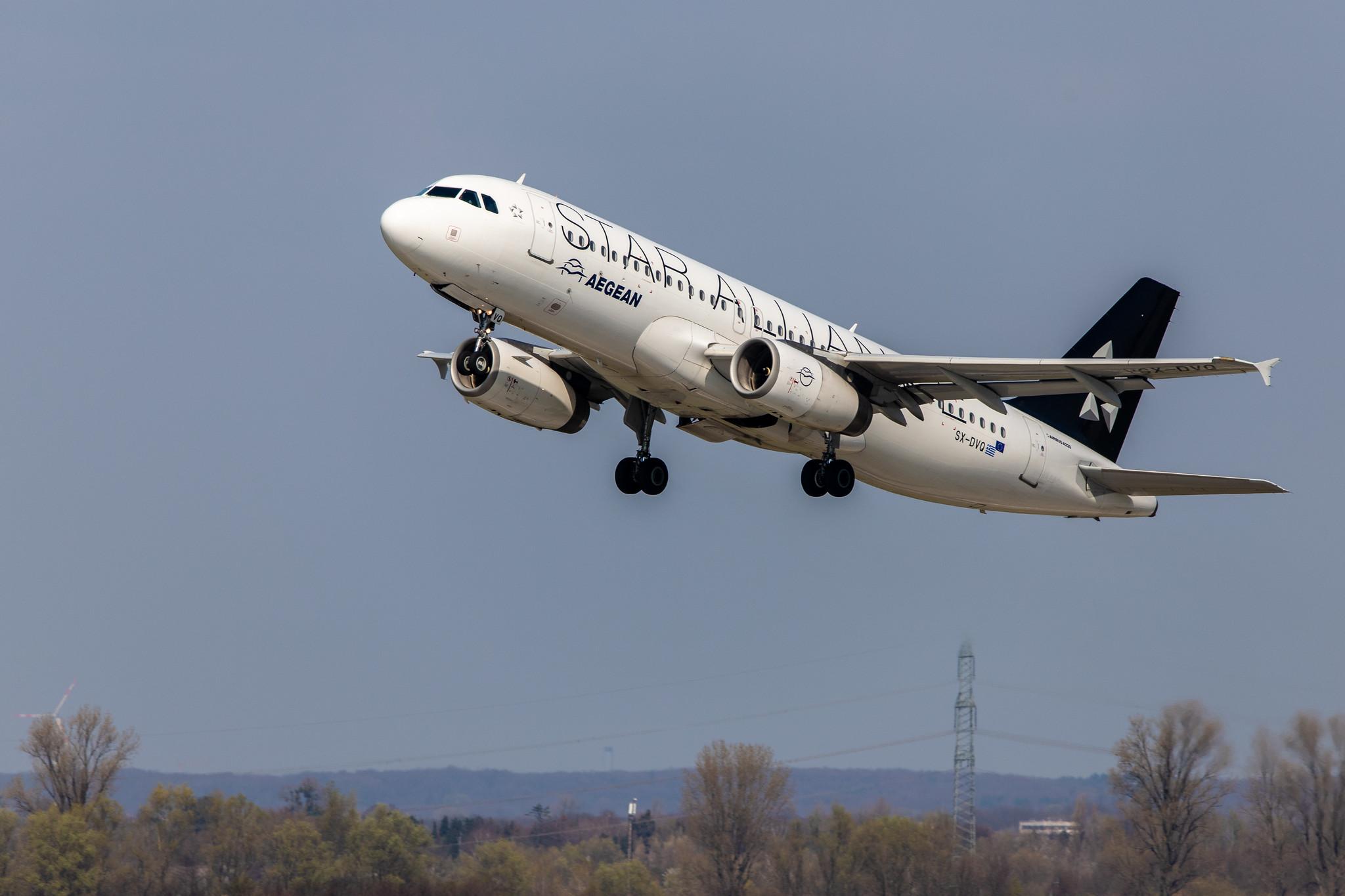 Düsseldorf Airport: Aegean Airlines (A3 / AEE) |  Livery: Star Alliance livery |  Airbus A320-232 A320 | SX-DVQ | MSN 3526