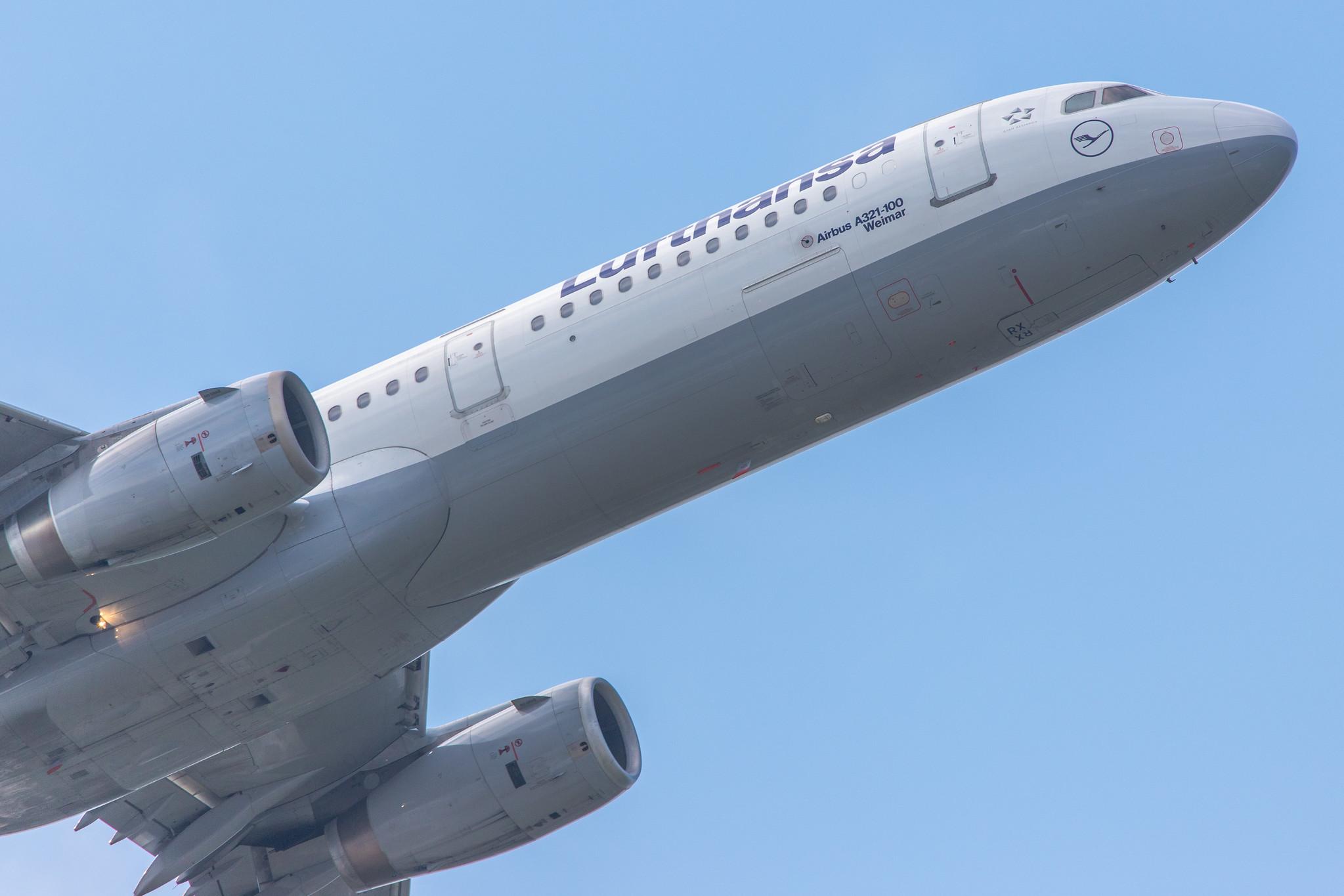 Hamburg Airport: Lufthansa (LH / DLH) |  Airbus A321-131 A321 | D-AIRX | MSN 0887