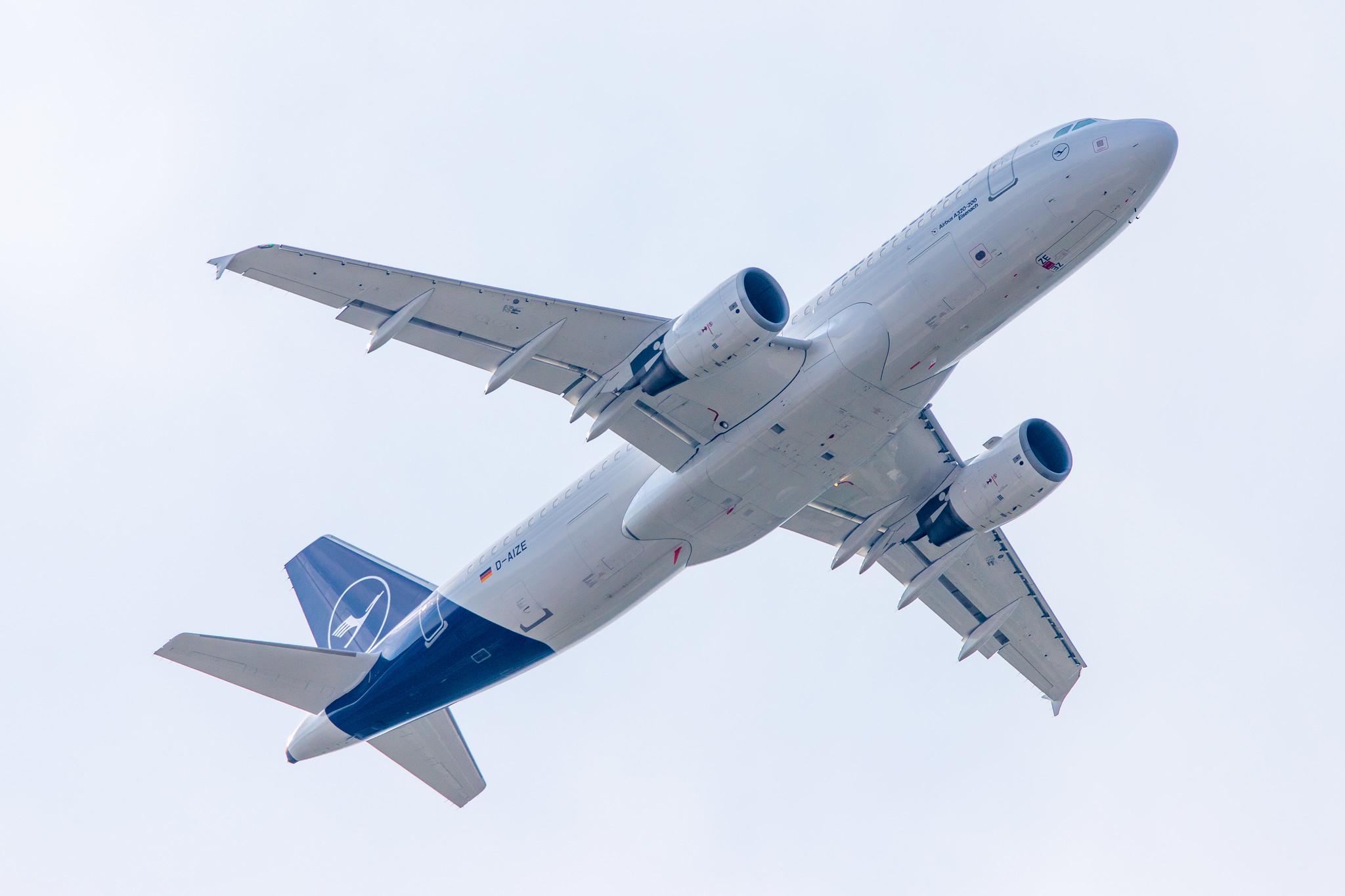 Hamburg Airport: Lufthansa (LH / DLH) |  Airbus A320-214 A320 | D-AIZE | MSN 4261