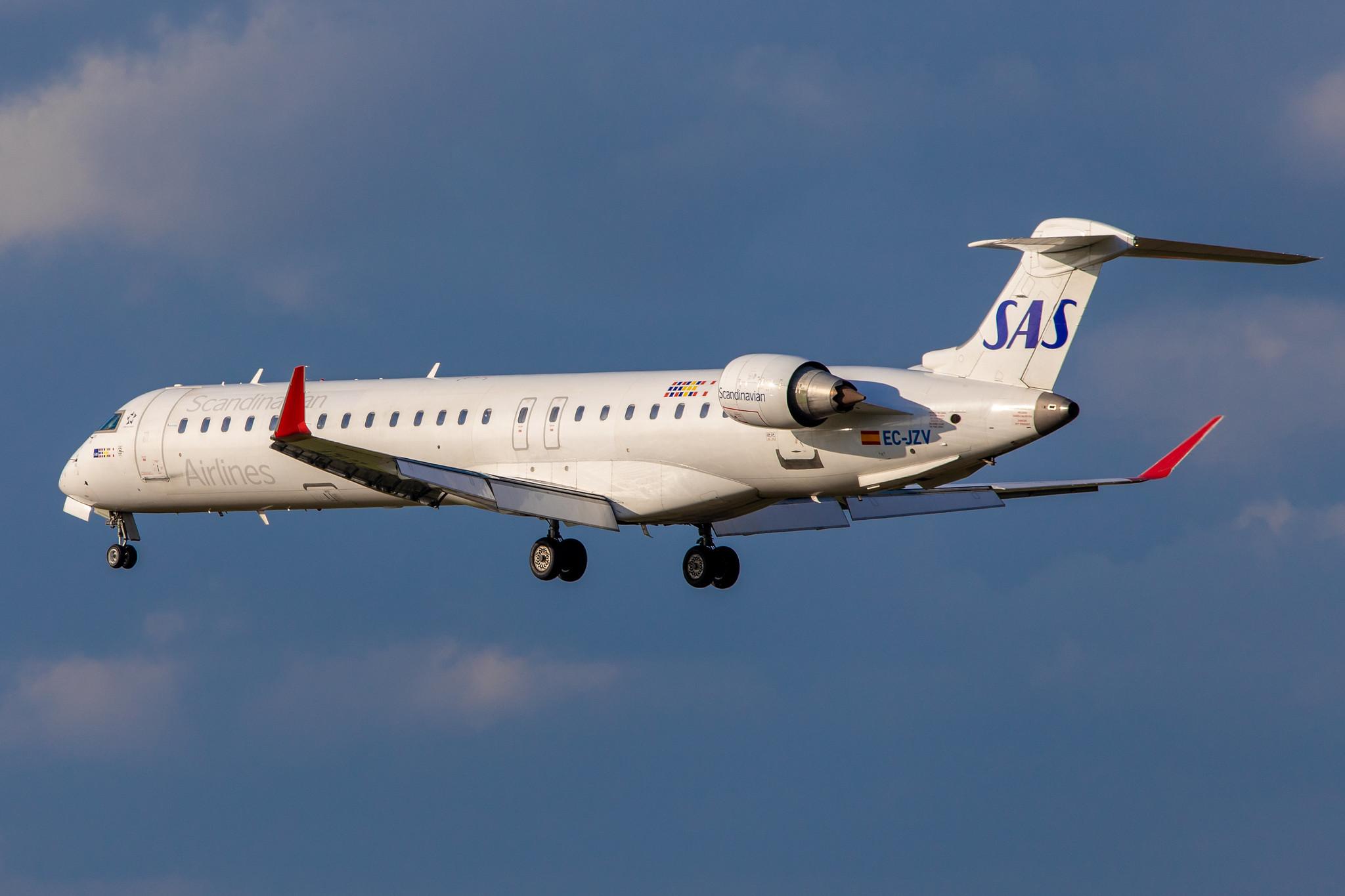 Hamburg Airport: SAS (SK / SAS) | Operator: Air Nostrum |  Mitsubishi CRJ-900ER CRJ9 | EC-JZV | MSN 15117